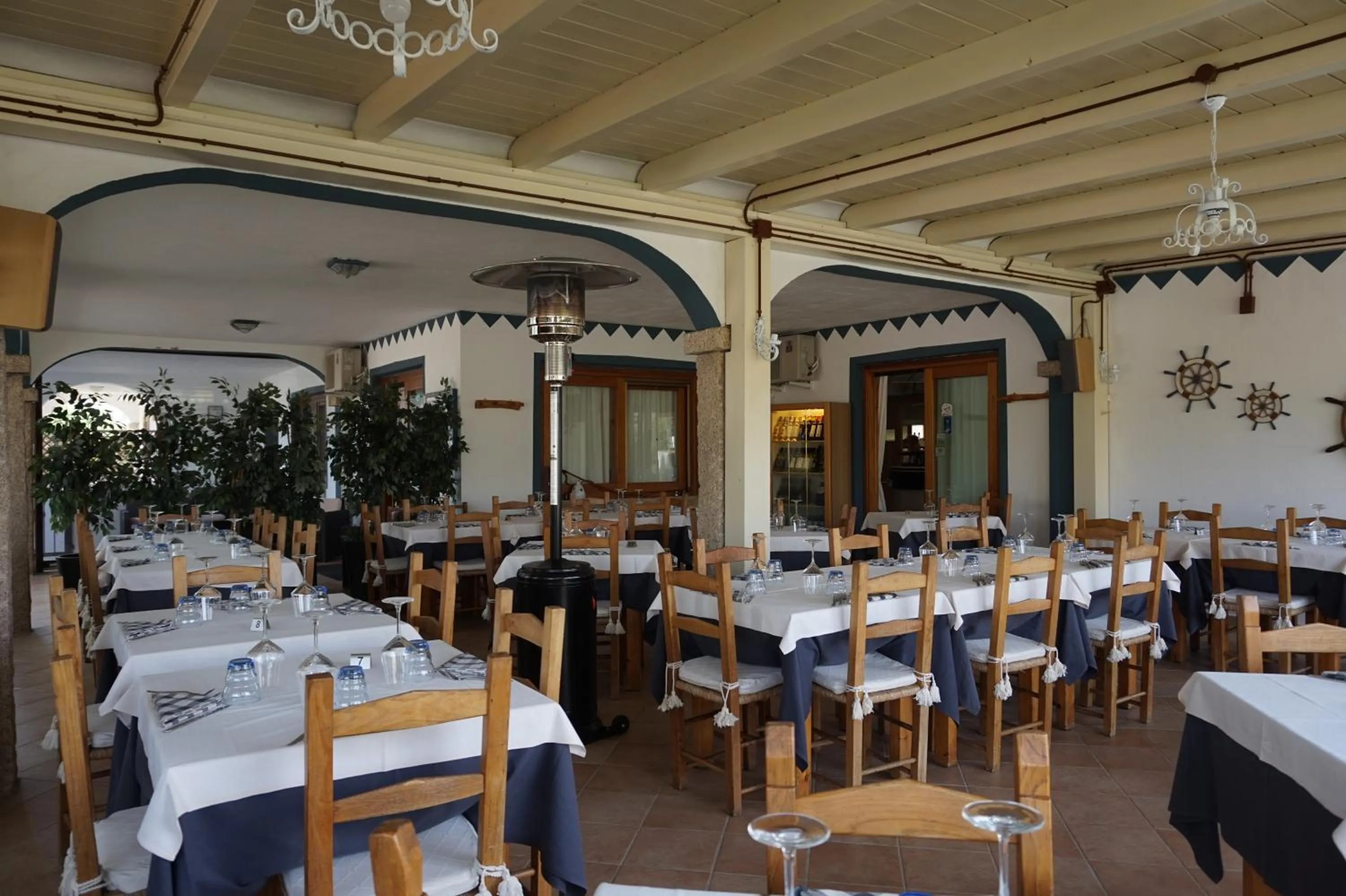Restaurant/places to eat in Hotel Il Platano