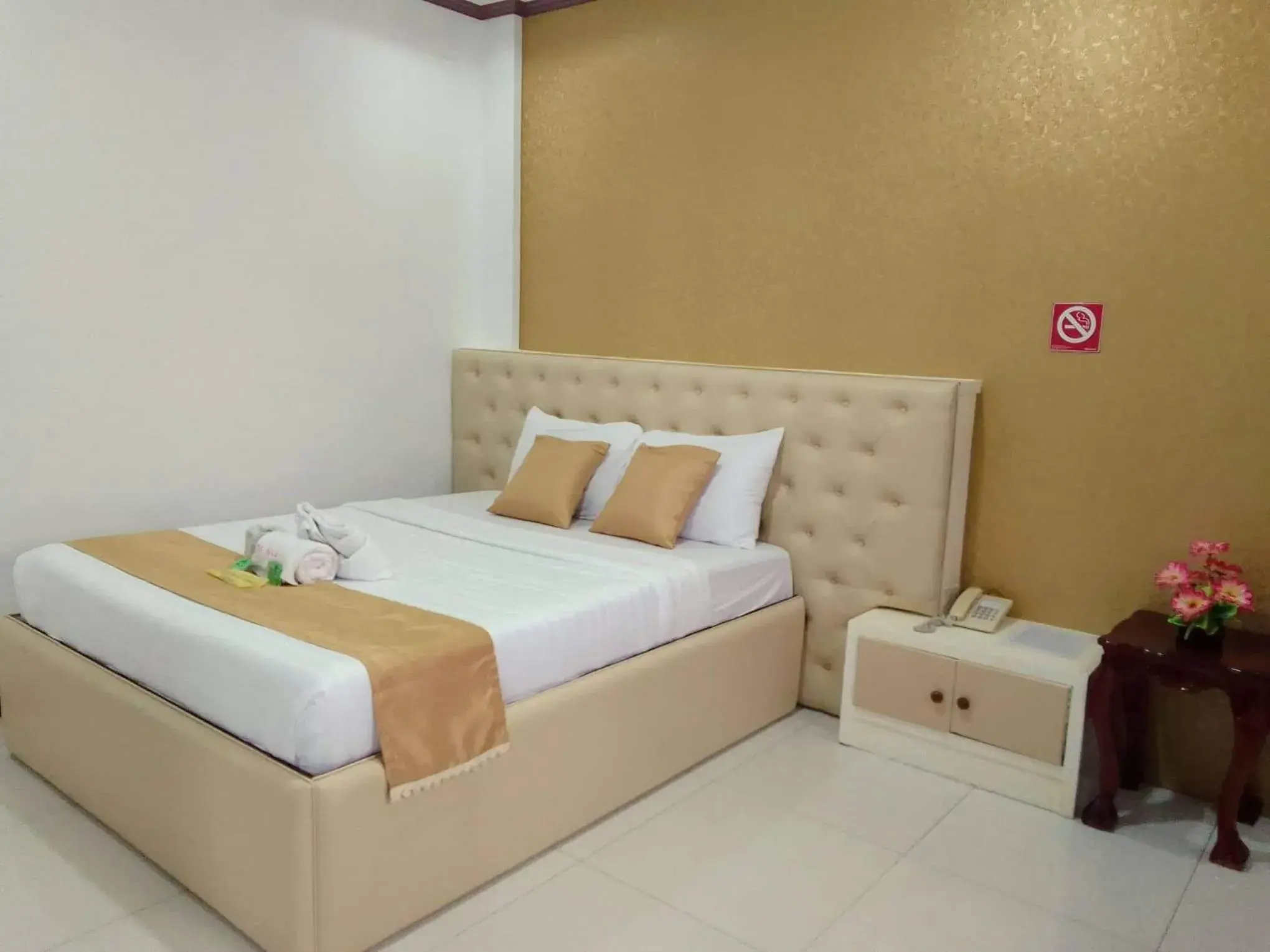 Bed in D'Mariners Inn Hotel Bed in D'Mariners Inn Hotel