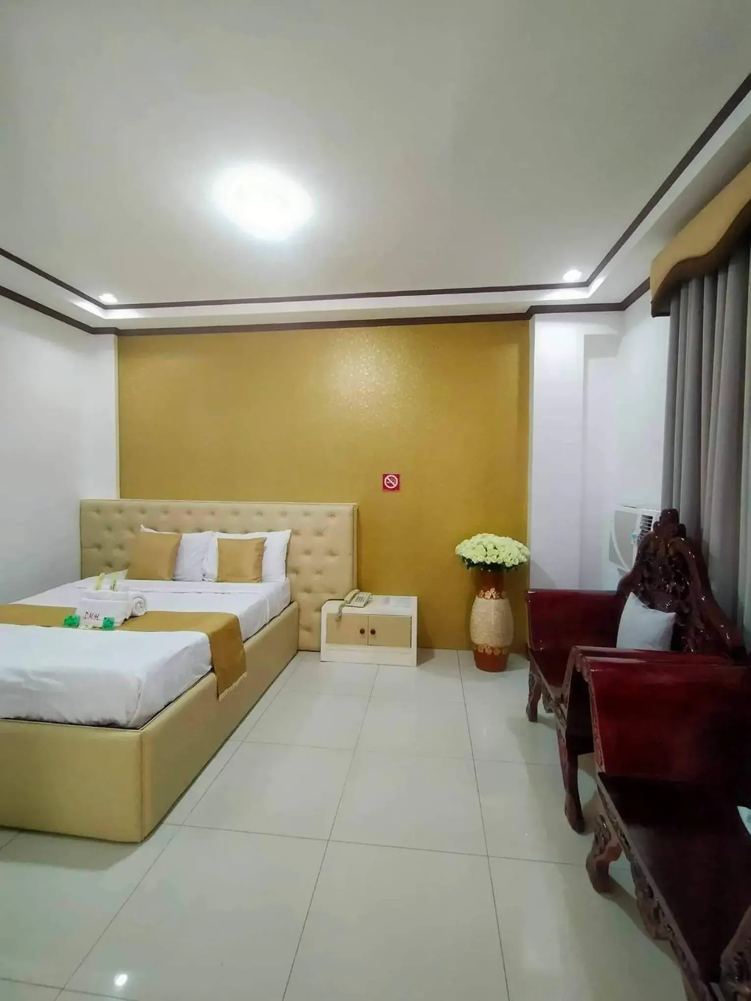 Bed in D'Mariners Inn Hotel Bed in D'Mariners Inn Hotel