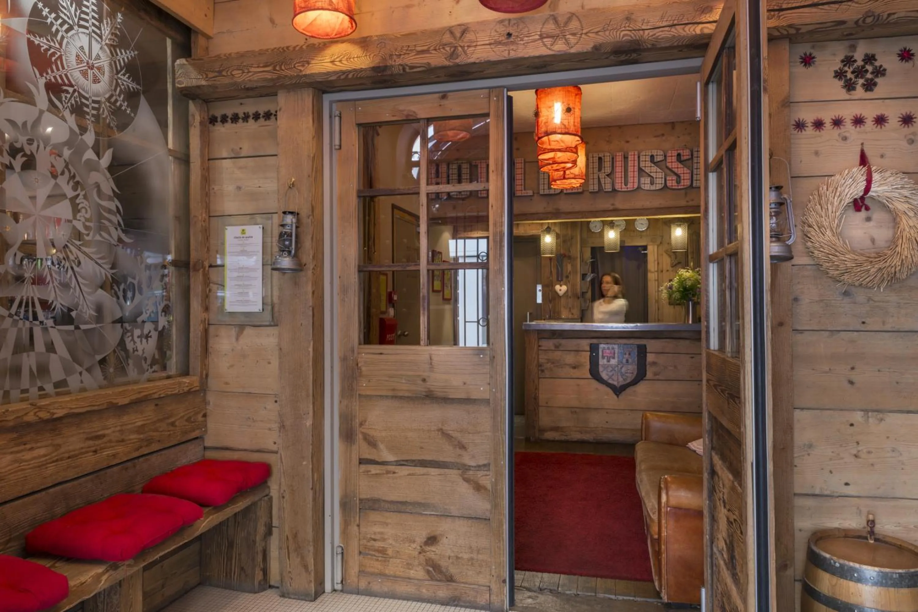 Facade/entrance in Hôtel de Russie