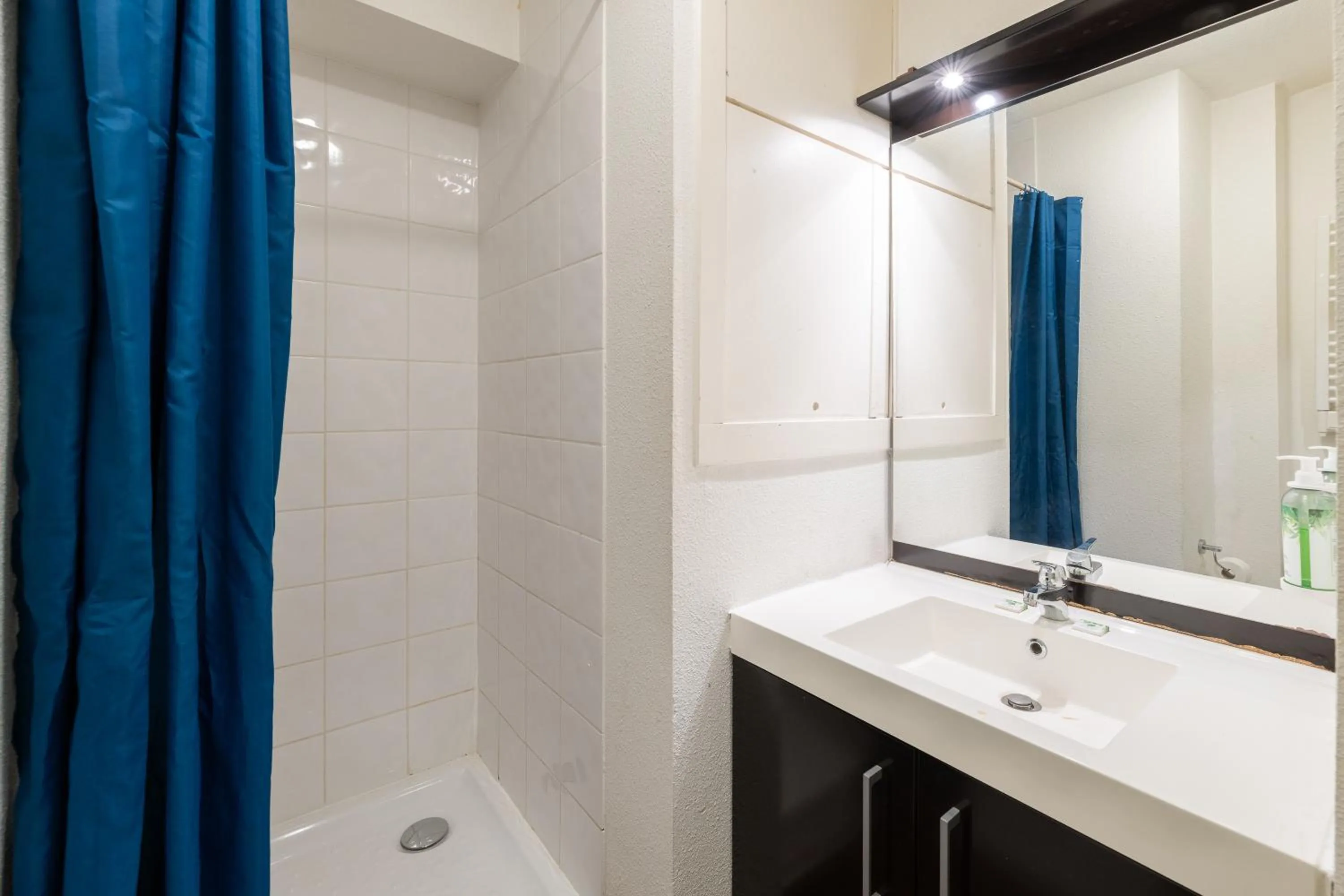 Bathroom in Residhotel St Etienne Centre