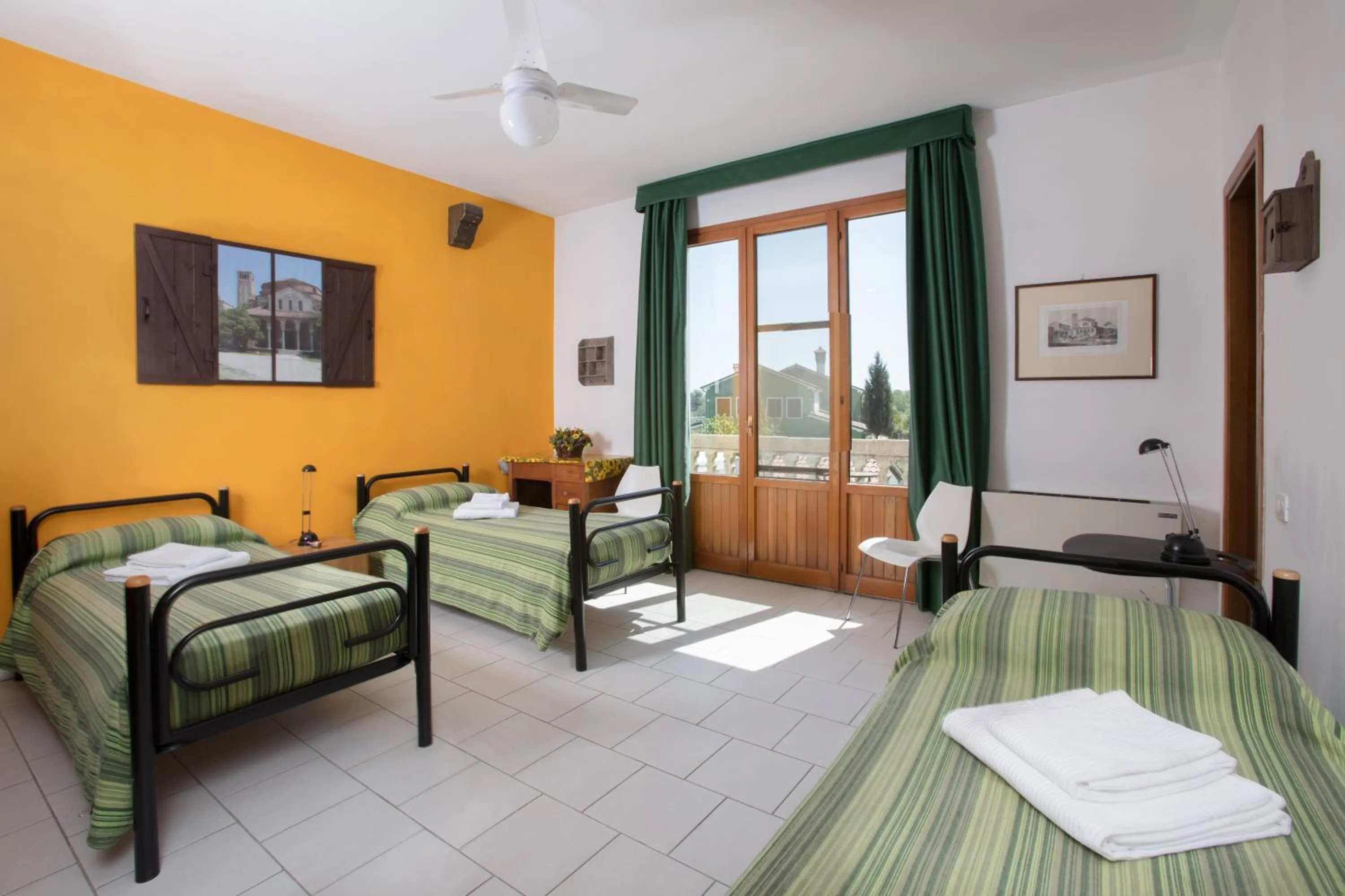 Bed in Hotel Il Lato Azzurro - Isola di Sant'Erasmo - NO VEHICLES ACCESS