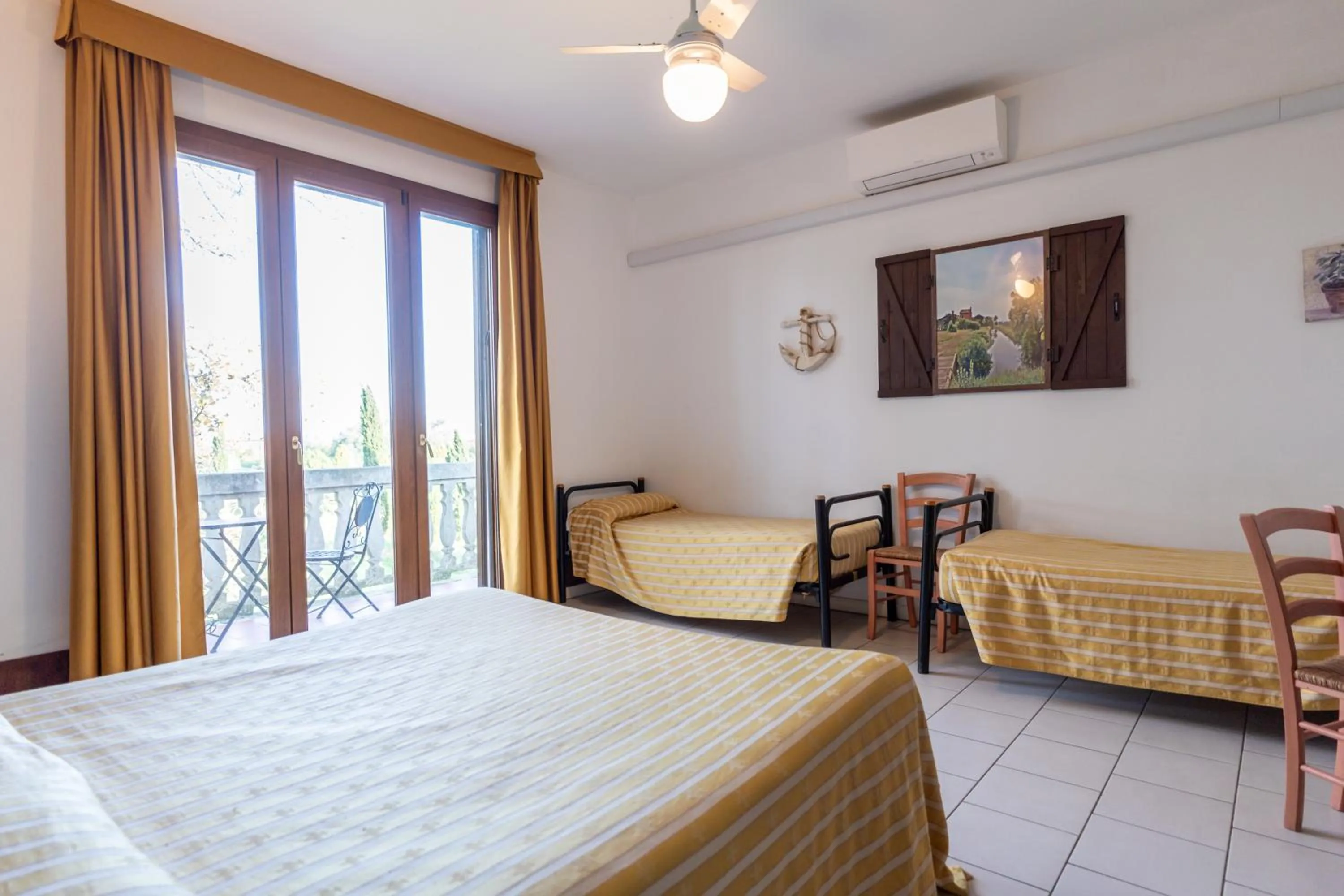 Bed in Hotel Il Lato Azzurro - Isola di Sant'Erasmo - NO VEHICLES ACCESS