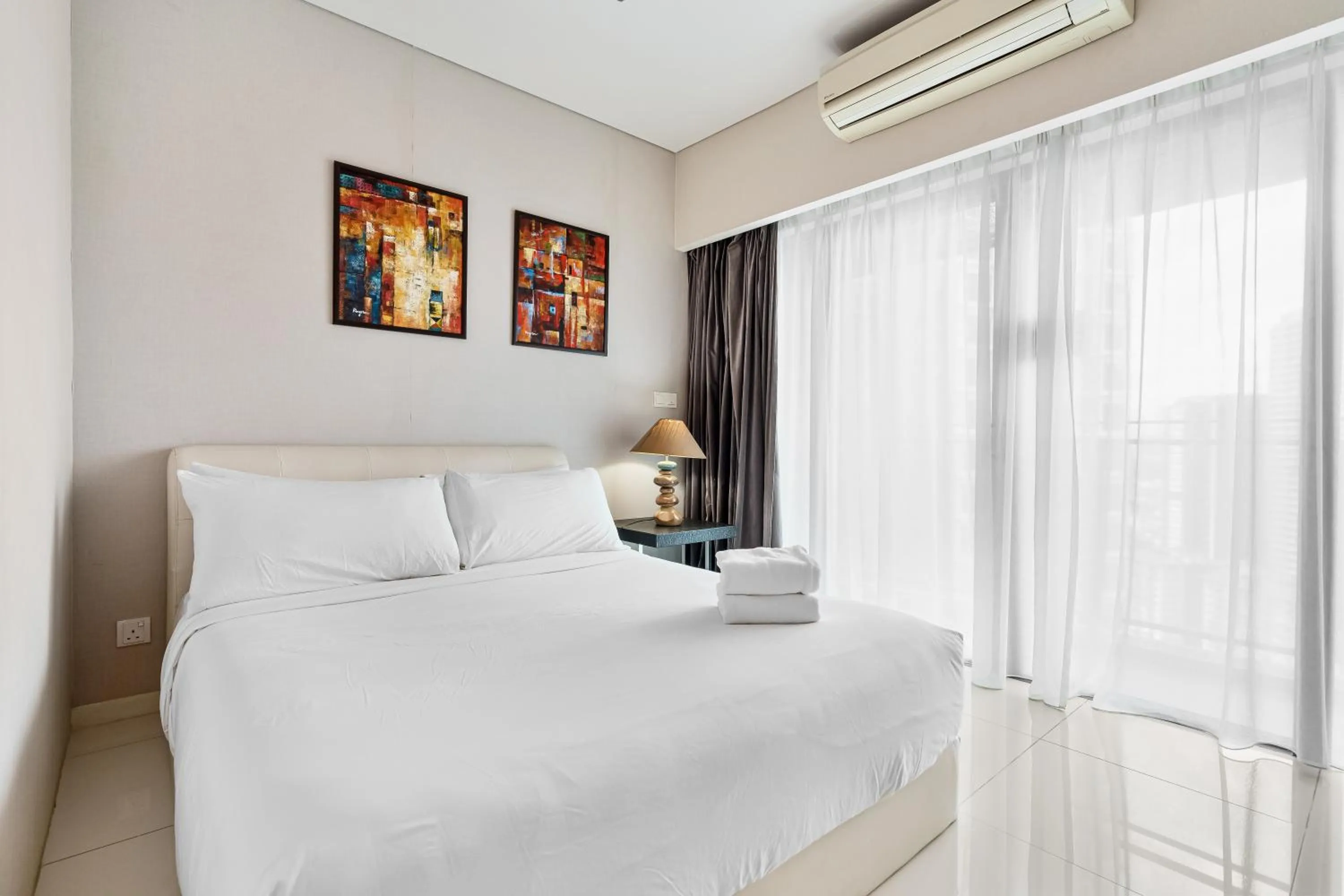 Bed in Summer Suites KLCC Apartments by soulasia