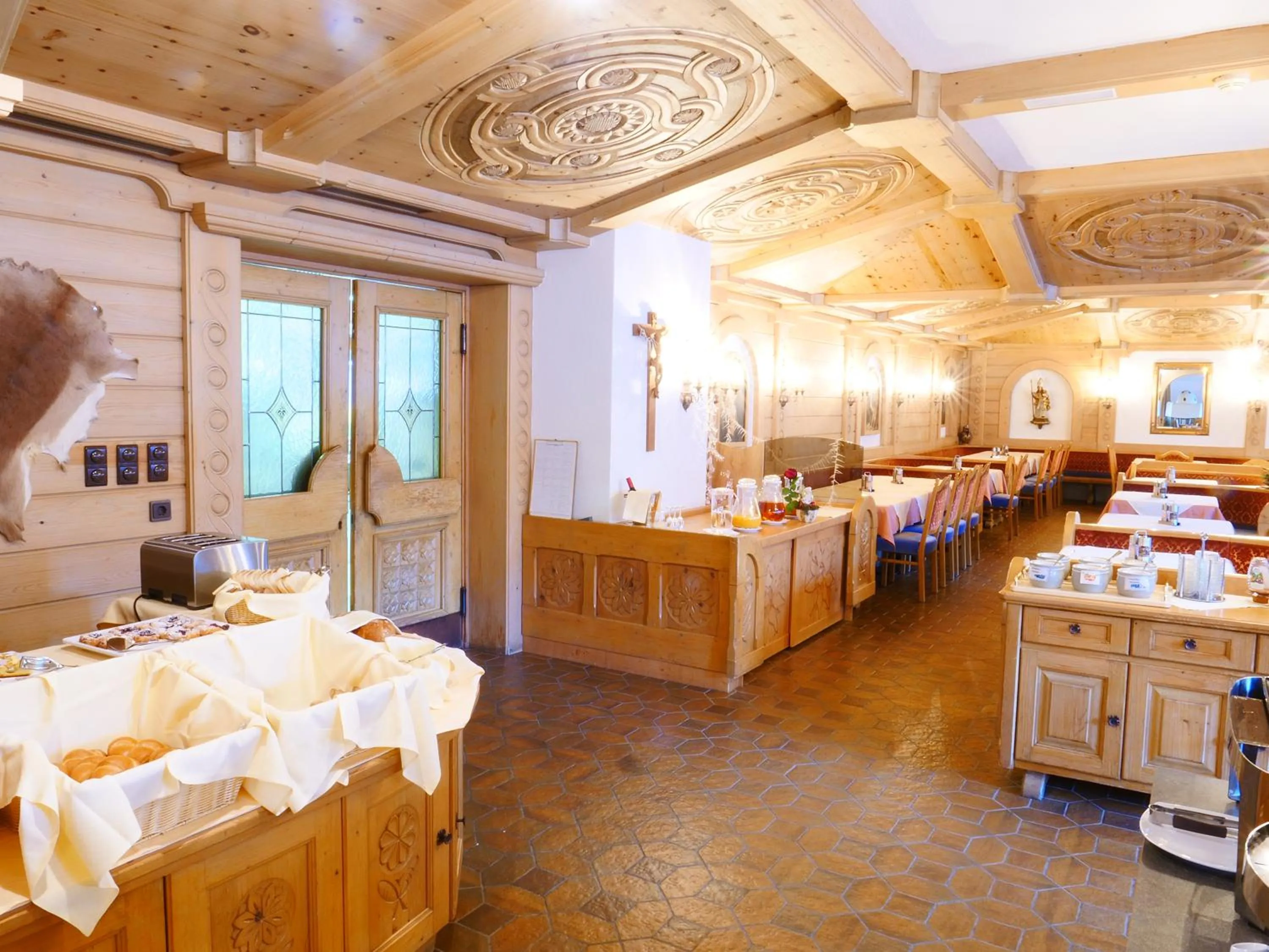 Buffet breakfast in Parkhotel Sölden