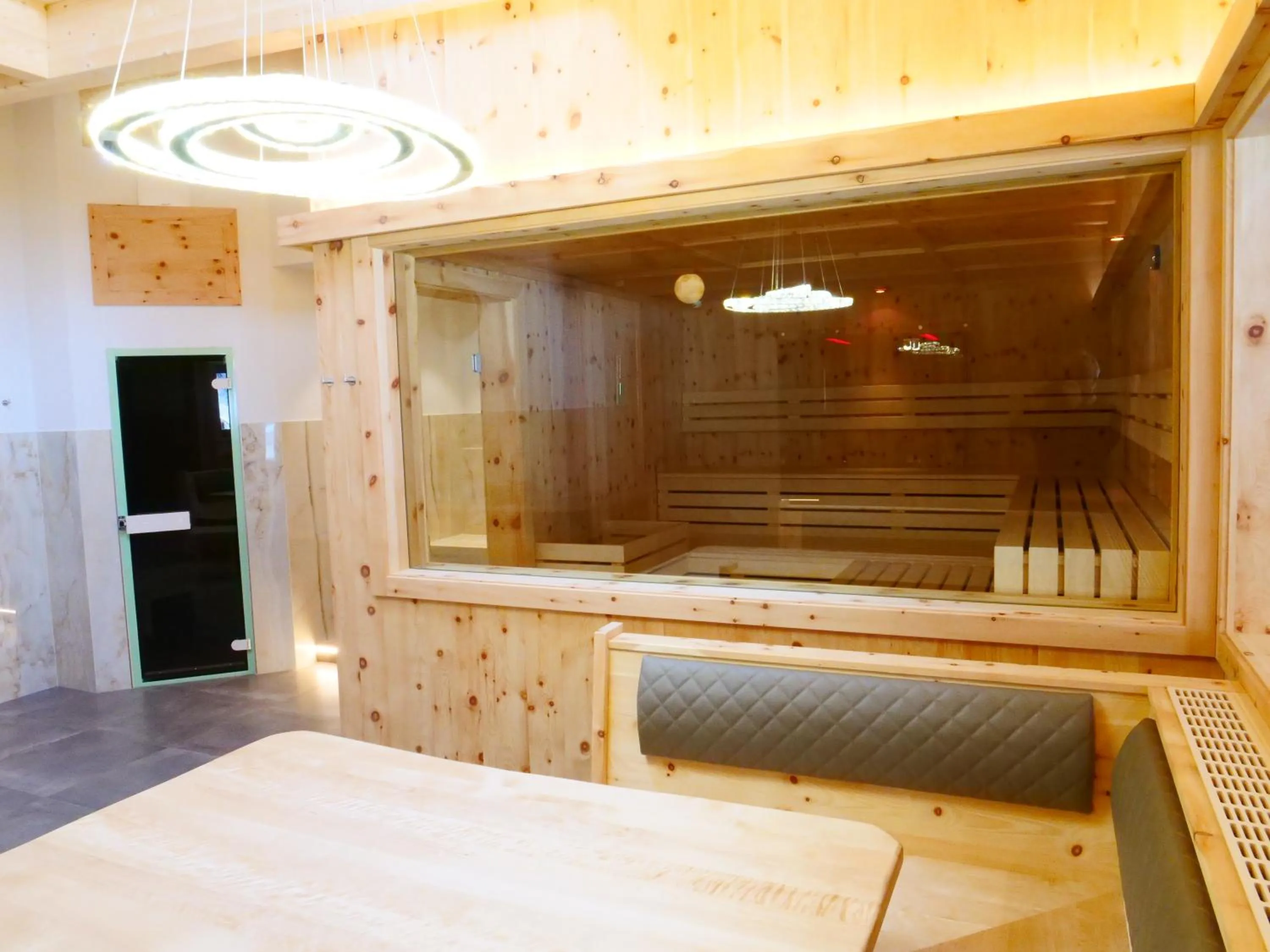 Sauna, Bed in Parkhotel Sölden