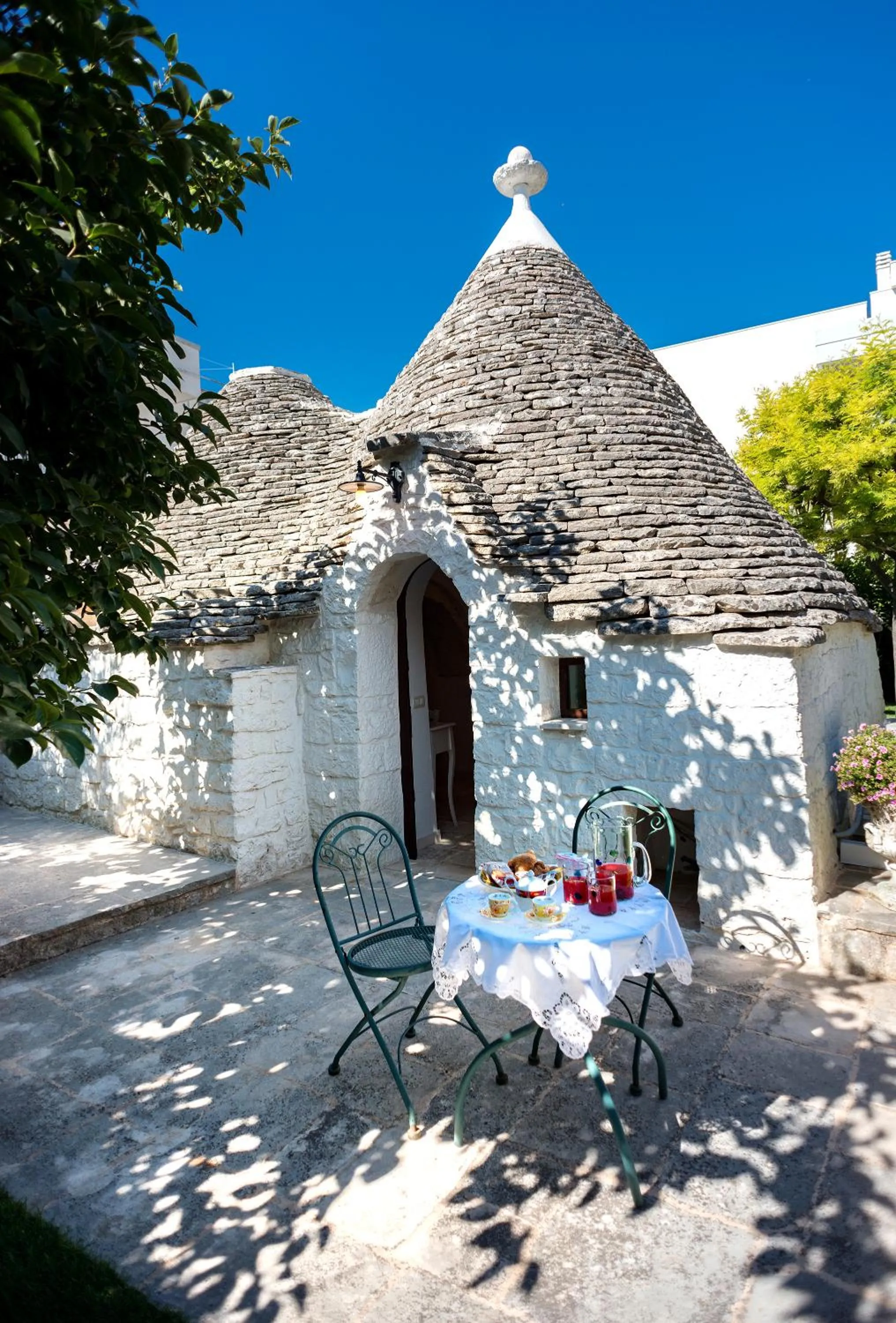 Patio in Trullo Giardino Fiorito