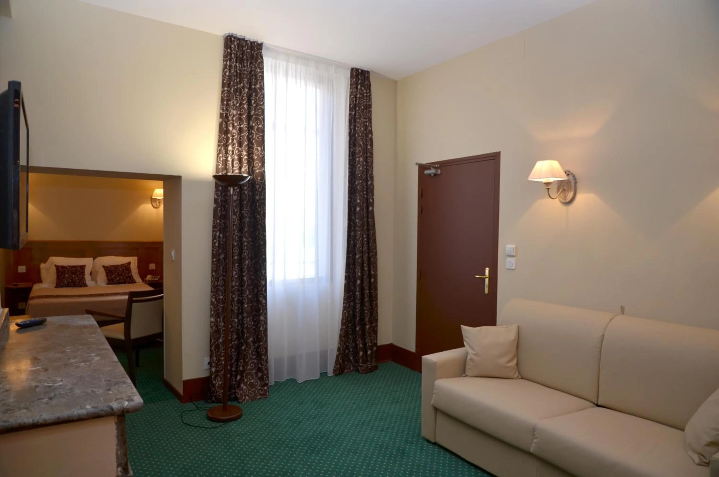 Photo of the whole room, Bed in Hôtel Héliot, Cosy Places by Charme & Caractère