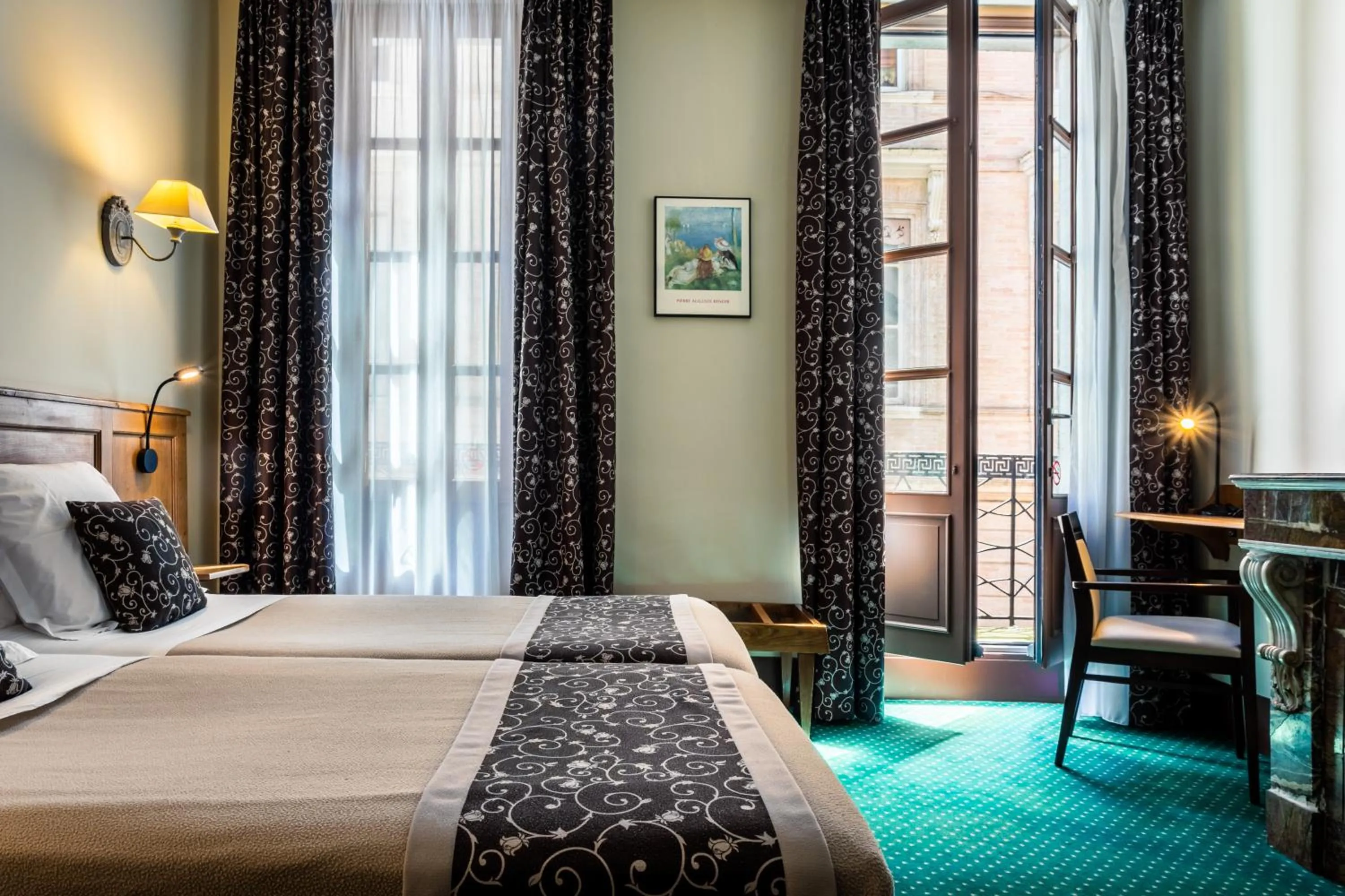 Photo of the whole room, Bed in Hôtel Héliot, Cosy Places by Charme & Caractère