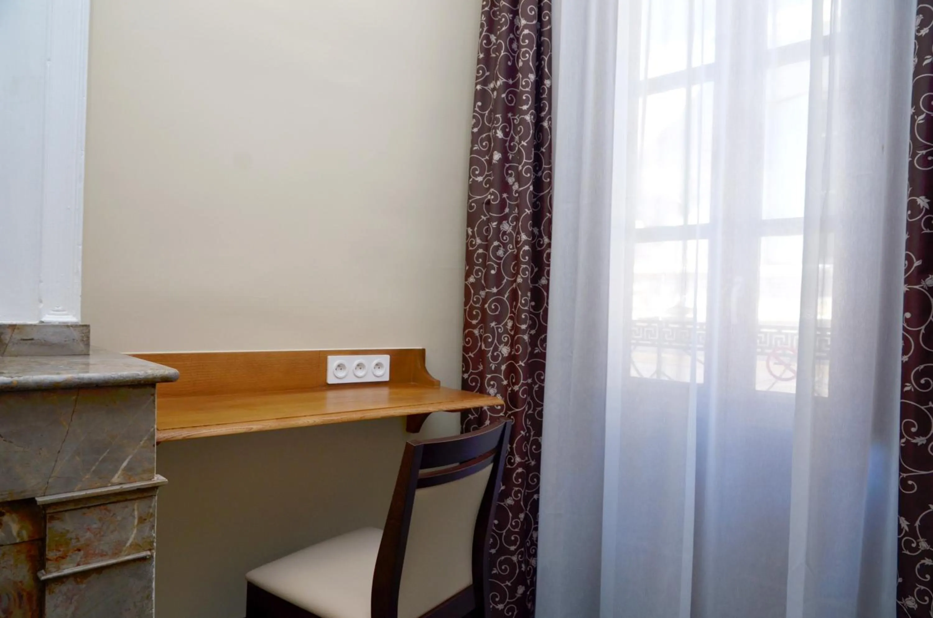 Photo of the whole room in Hôtel Héliot, Cosy Places by Charme & Caractère