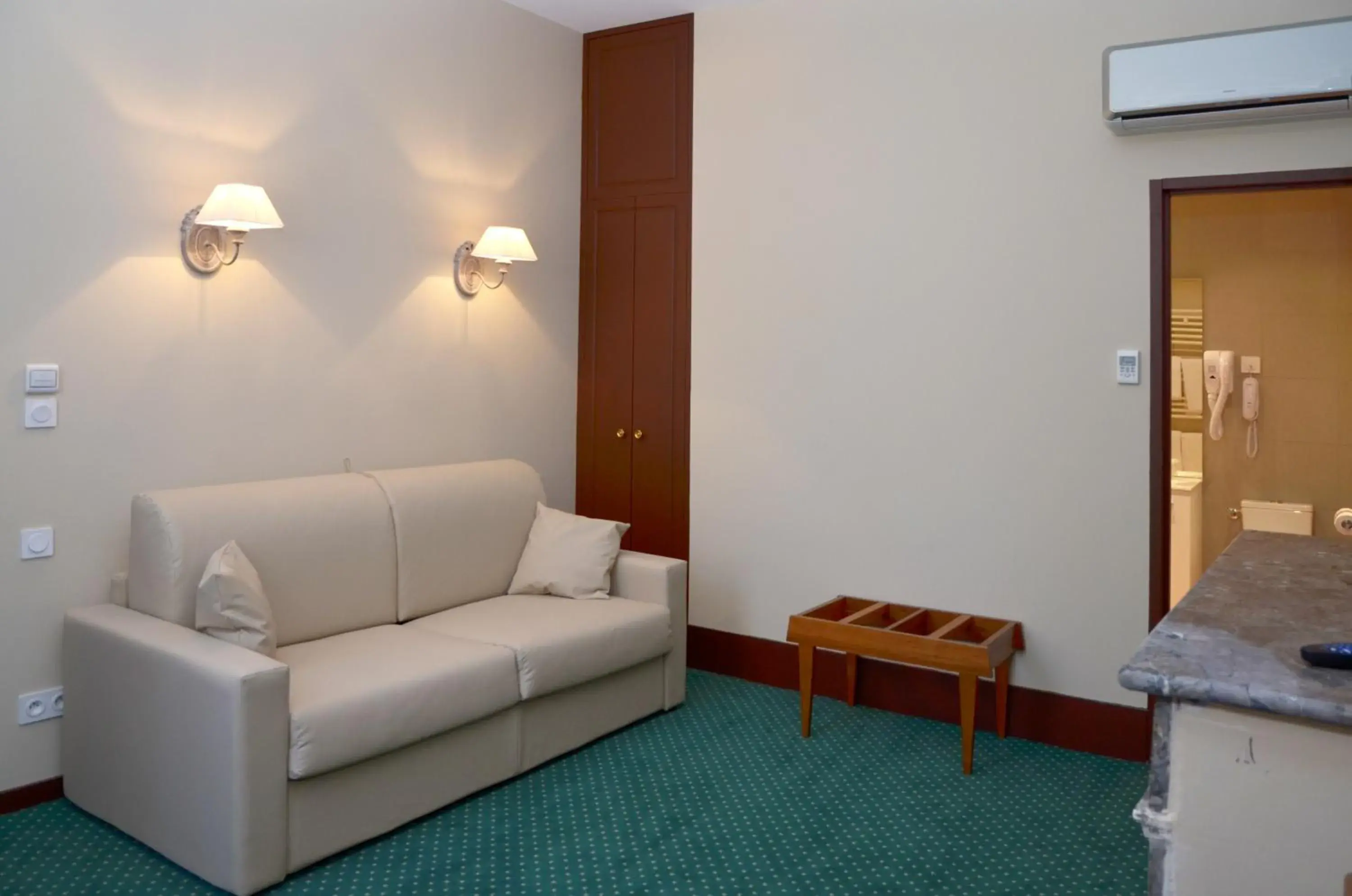 Photo of the whole room in Hôtel Héliot, Cosy Places by Charme & Caractère Photo of the whole room in Hôtel Héliot, Cosy Places by Charme & Caractère