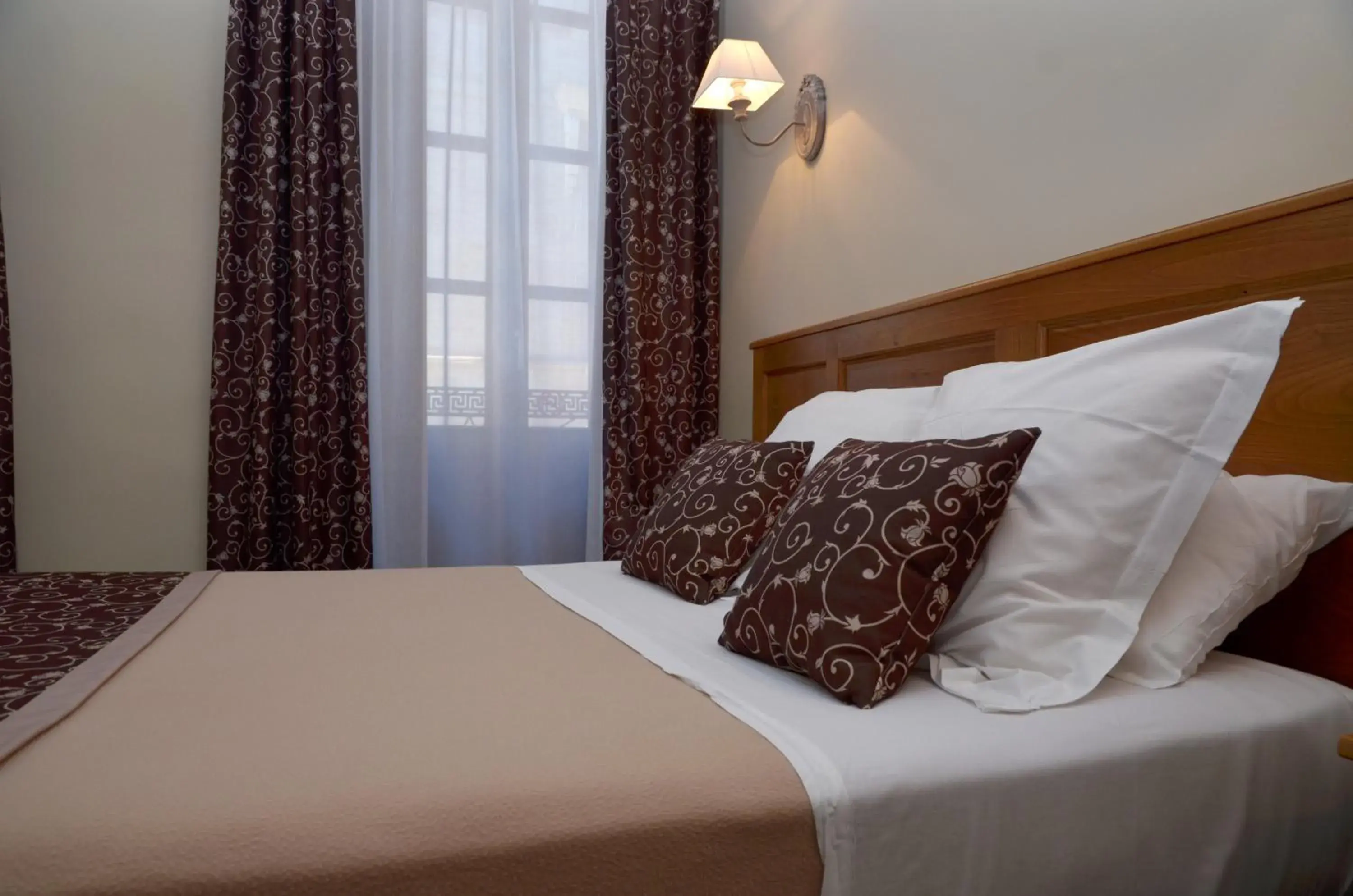 View (from property/room), Bed in Hôtel Héliot, Cosy Places by Charme & Caractère View (from property/room), Bed in Hôtel Héliot, Cosy Places by Charme & Caractère