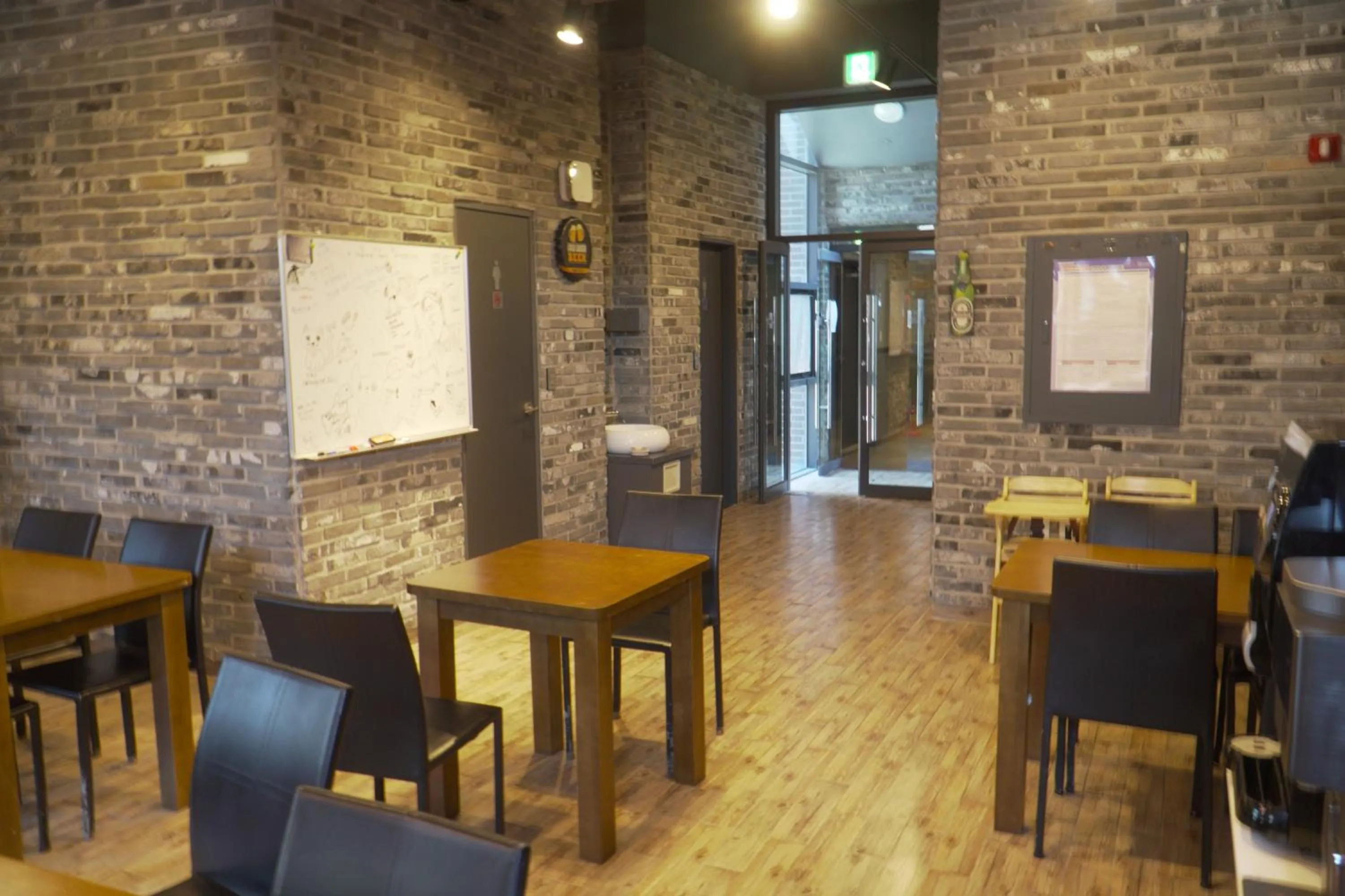 Restaurant/places to eat in Hotel Iam