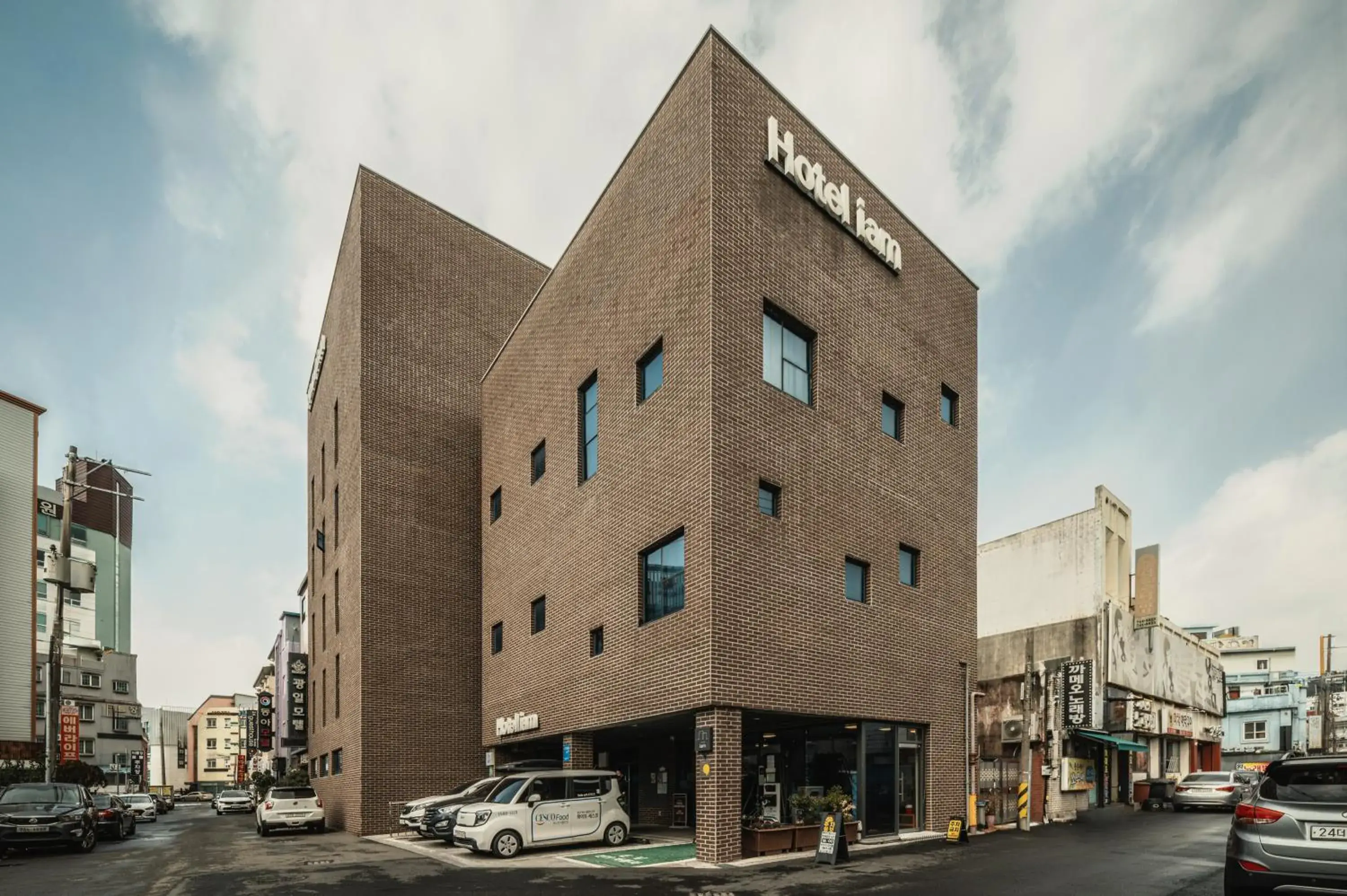 Property building in Hotel Iam Property building in Hotel Iam