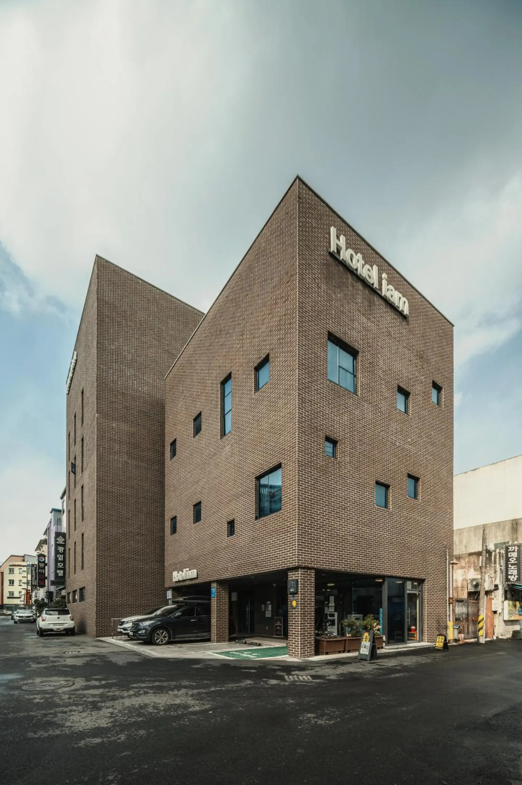 Property building in Hotel Iam Property building in Hotel Iam