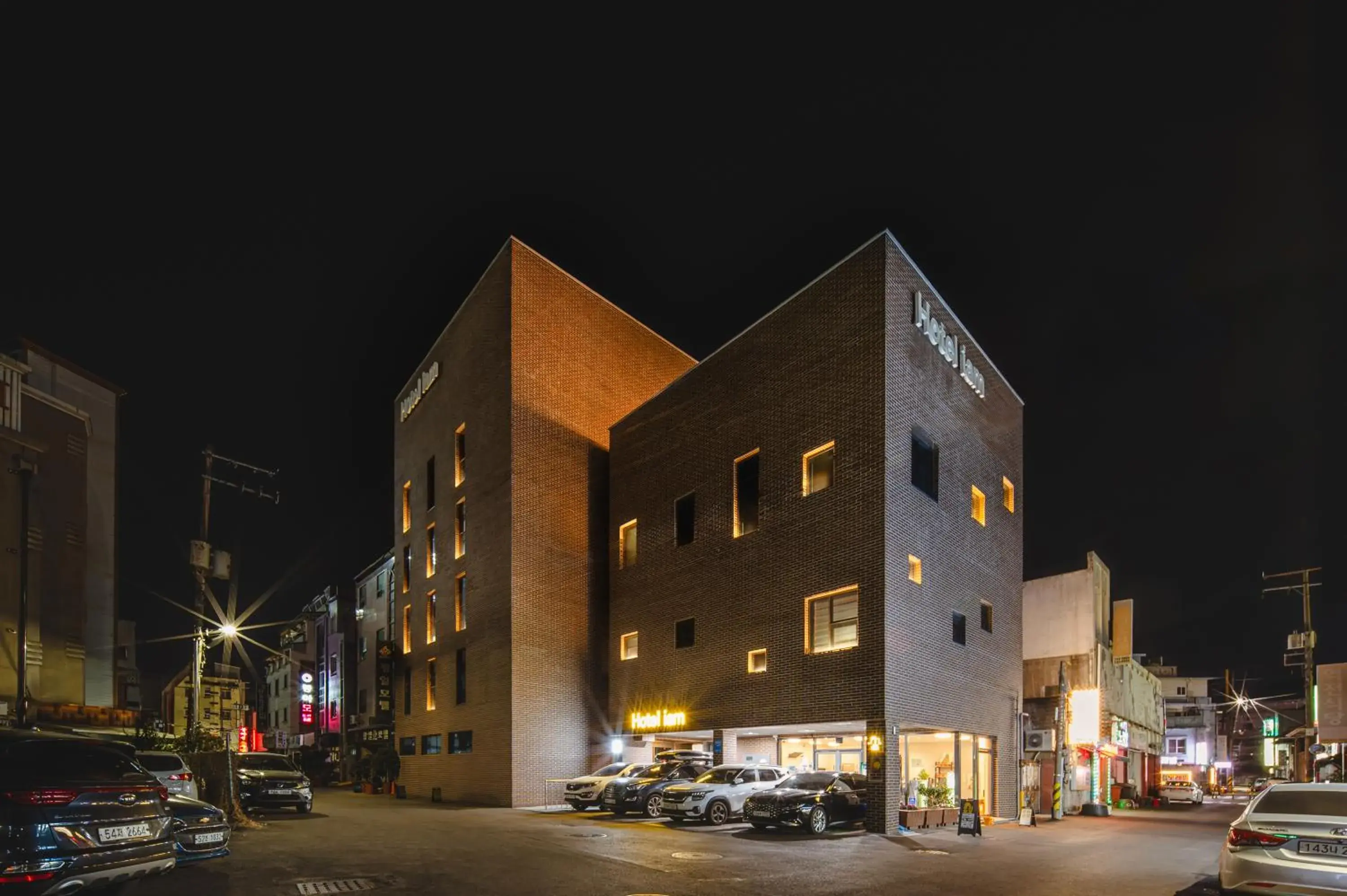 Property building in Hotel Iam Property building in Hotel Iam