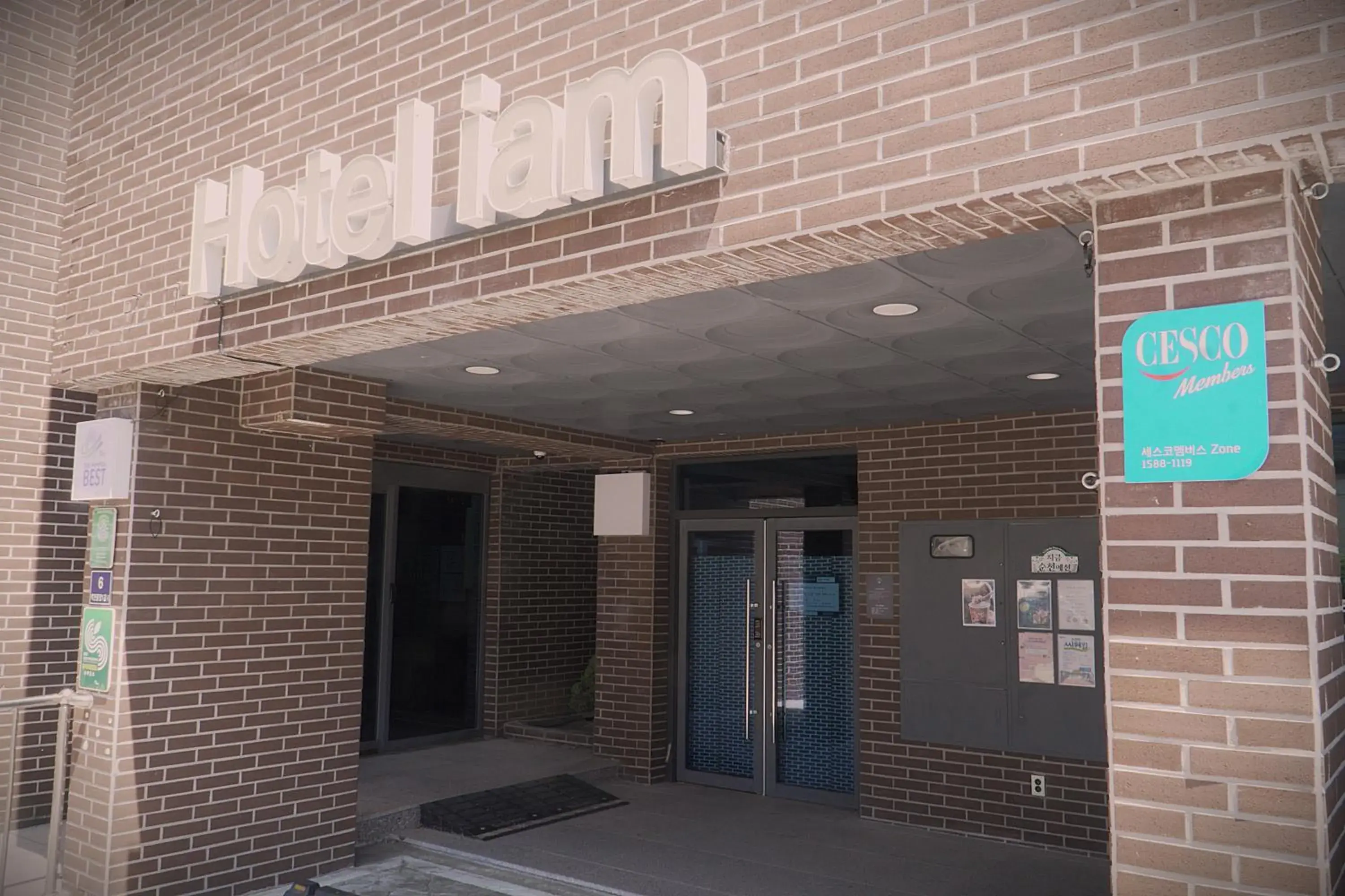 Facade/entrance in Hotel Iam Facade/entrance in Hotel Iam