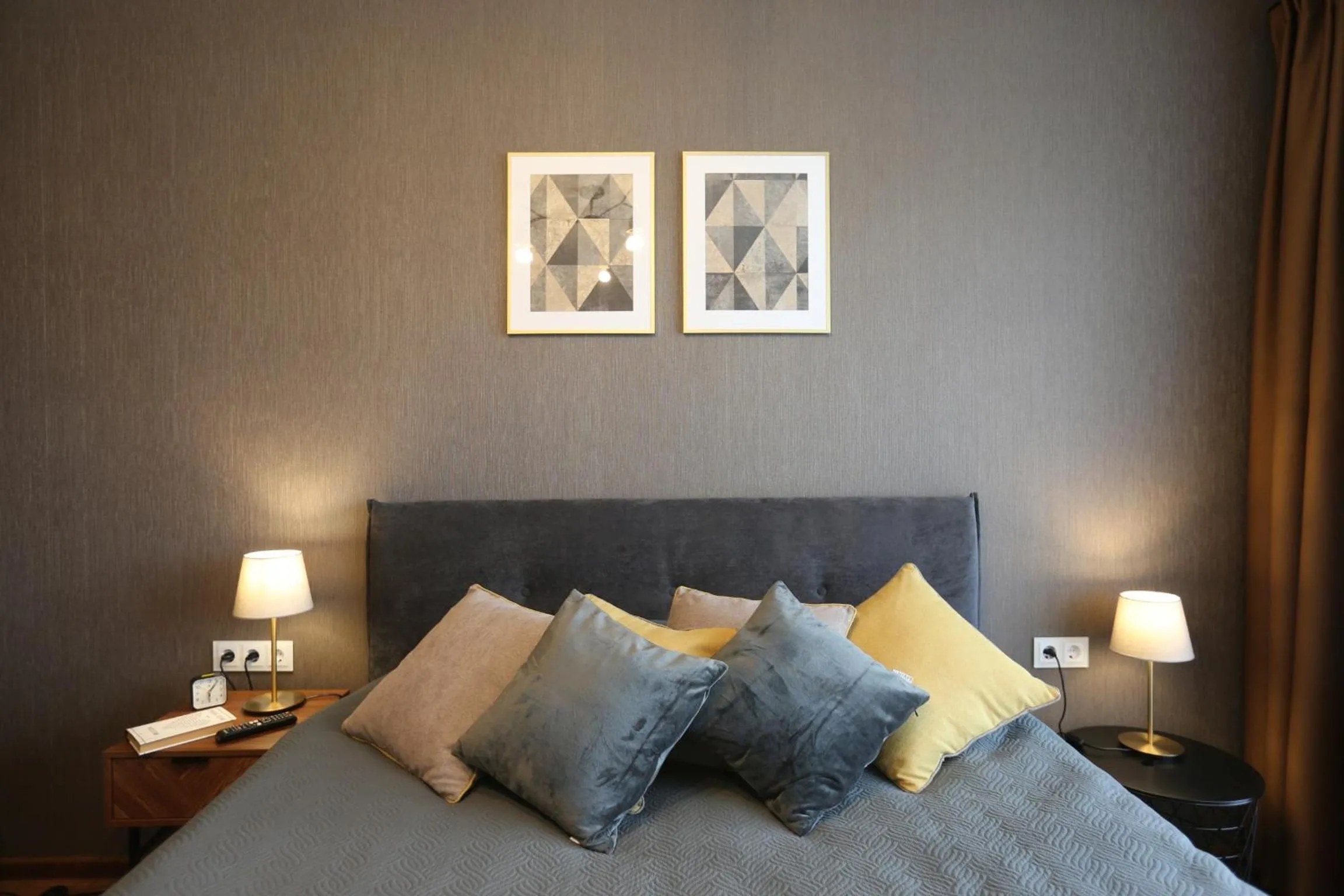 Bed in Modern 2 Rooms Apartment