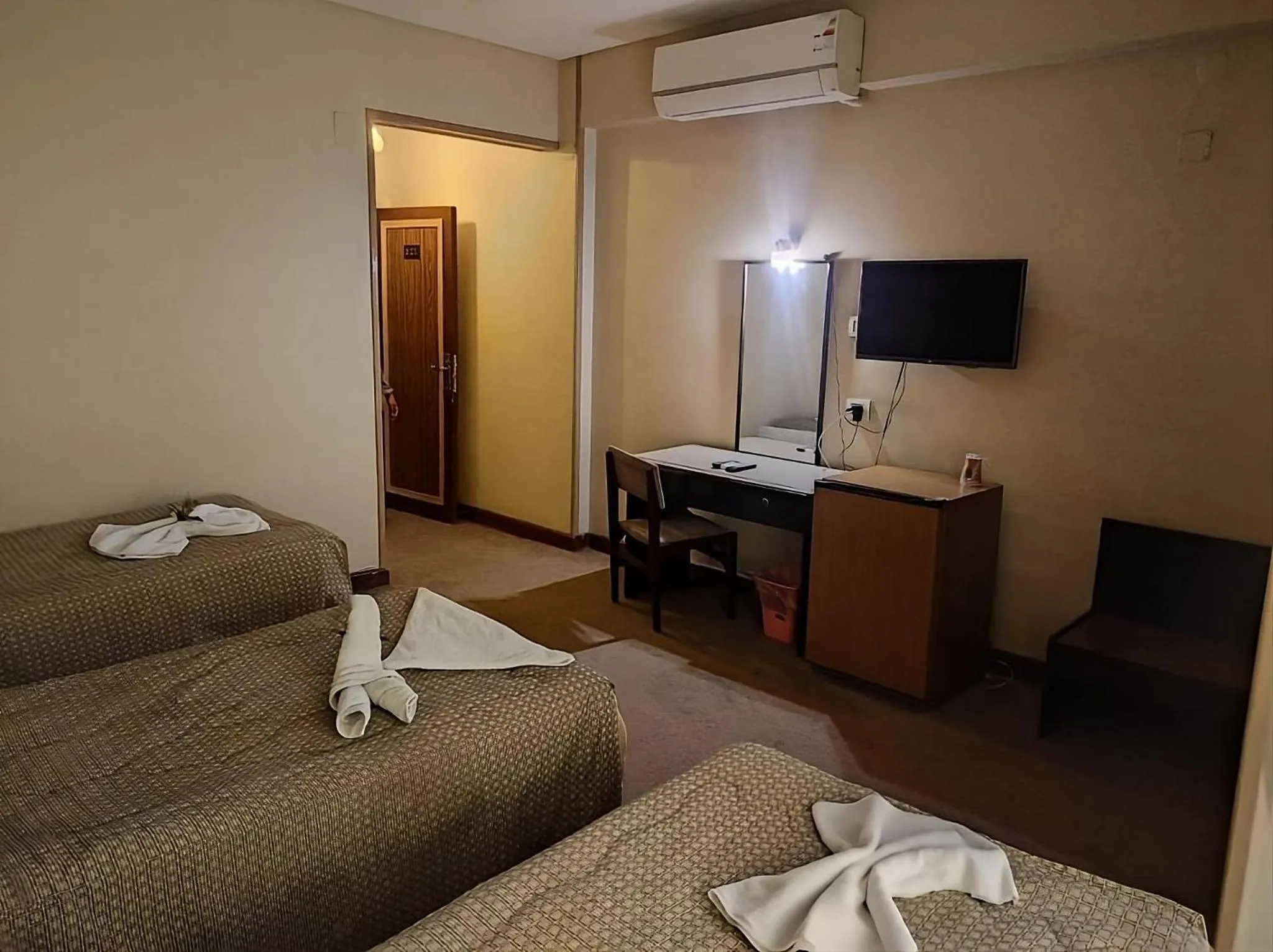 Bedroom, Bed in St George Hotel Cairo