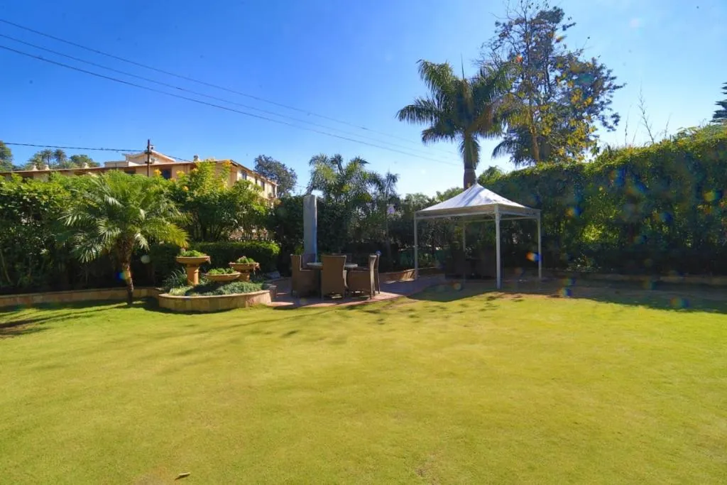 Garden, Property Building in Hotel Silver Oak