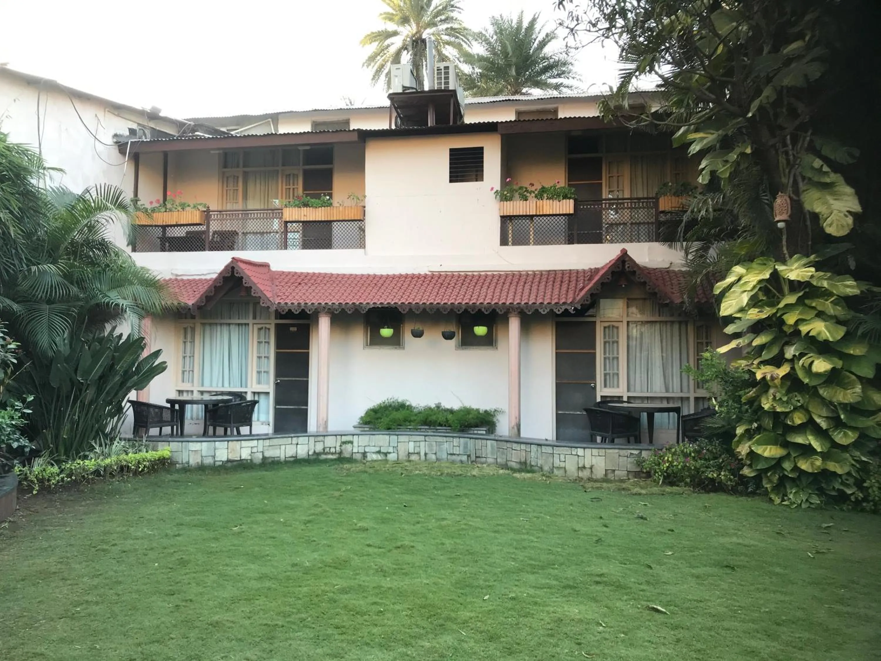 Garden view, Property Building in Hotel Silver Oak