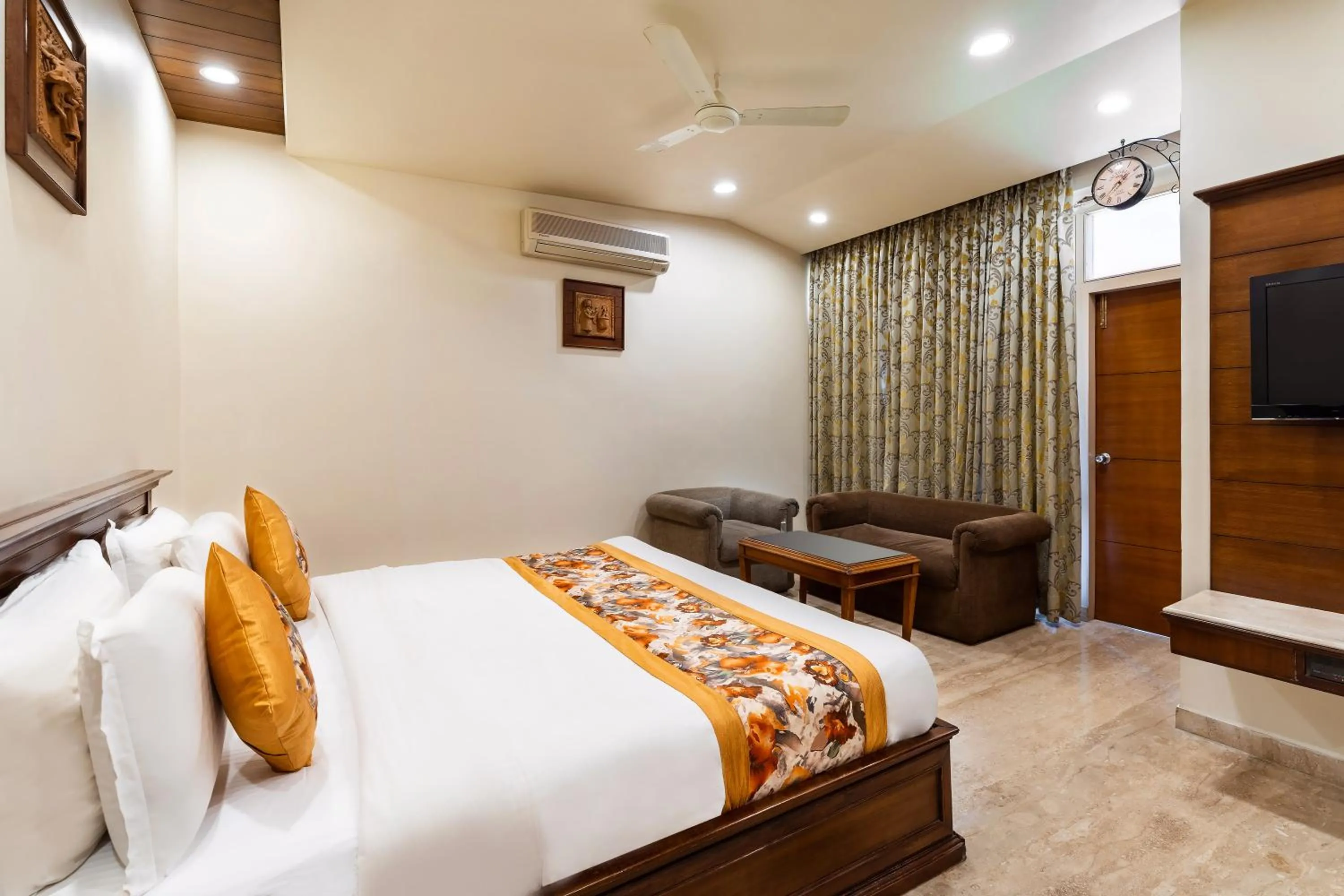 Bedroom in Hotel Silver Oak