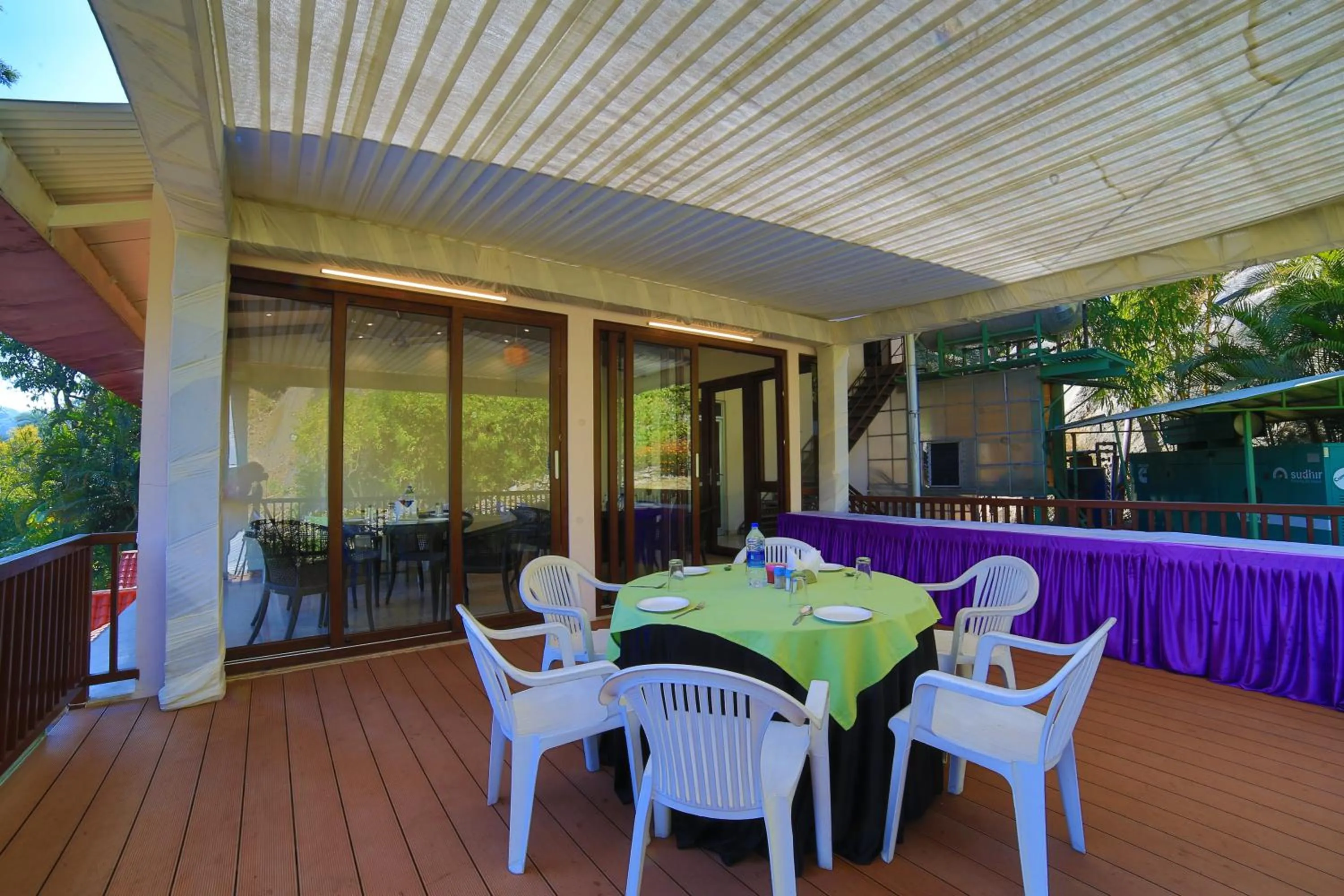 Restaurant/Places to Eat in Hotel Silver Oak