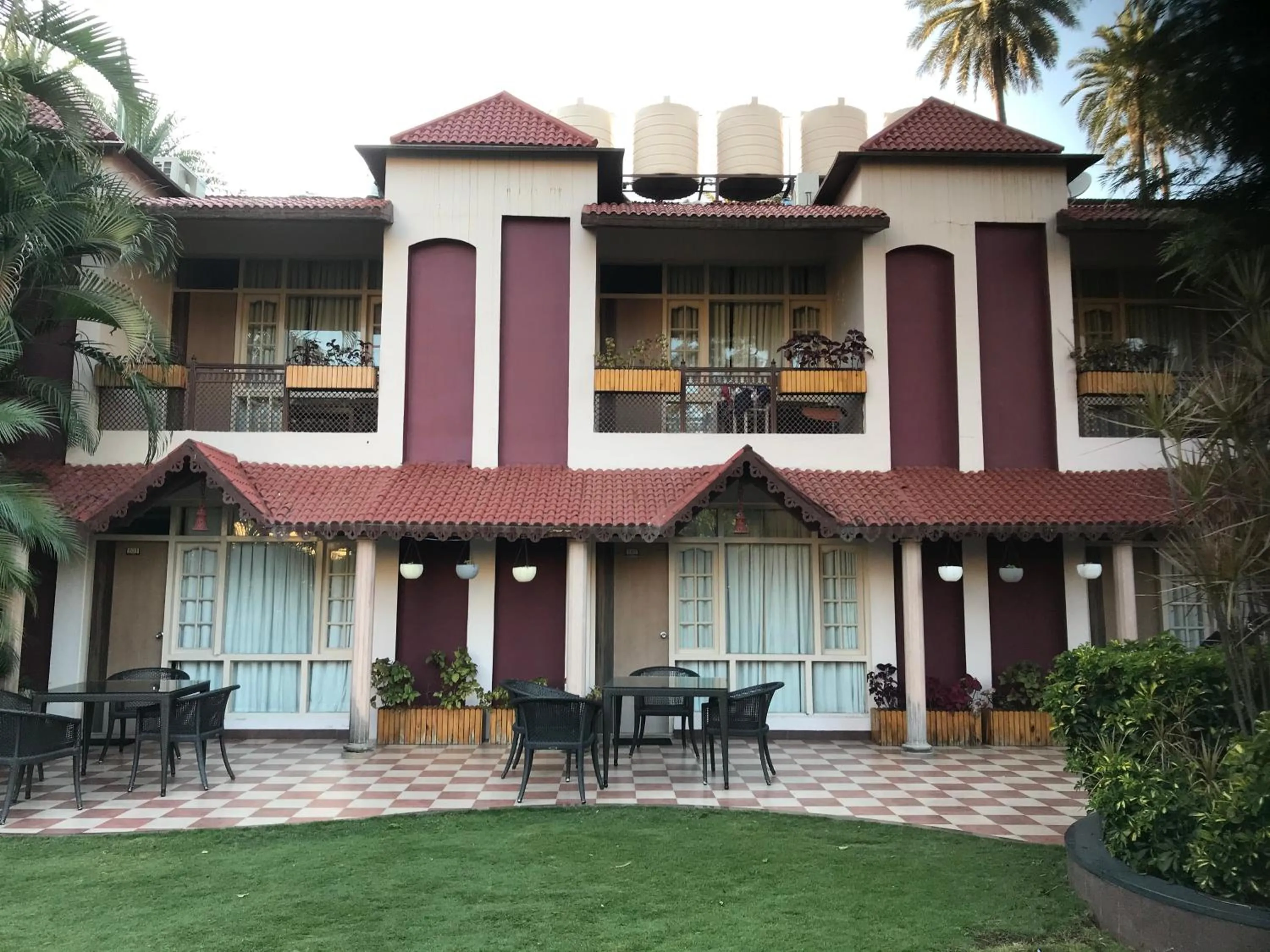 Garden, Property Building in Hotel Silver Oak