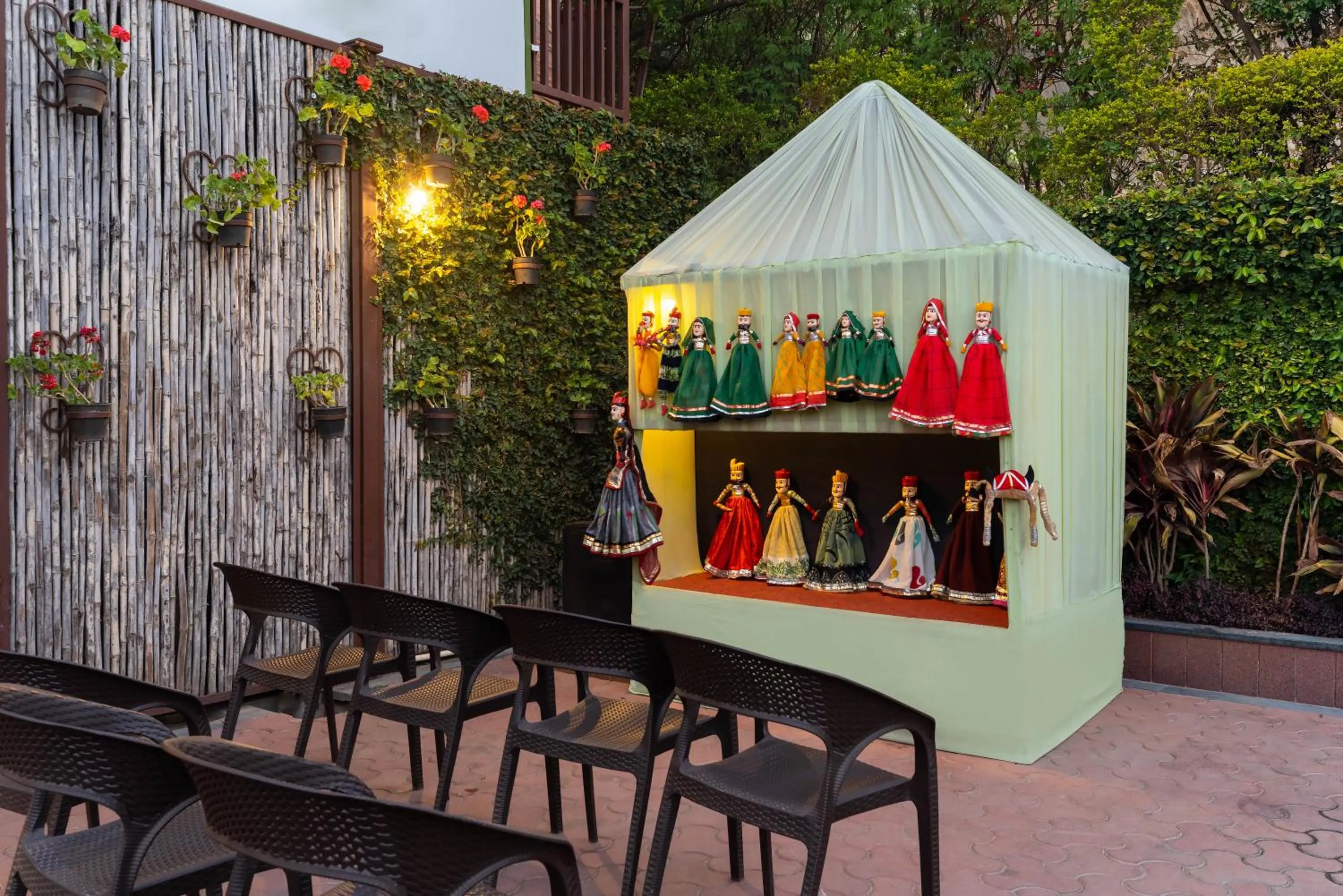 Evening entertainment in Hotel Silver Oak