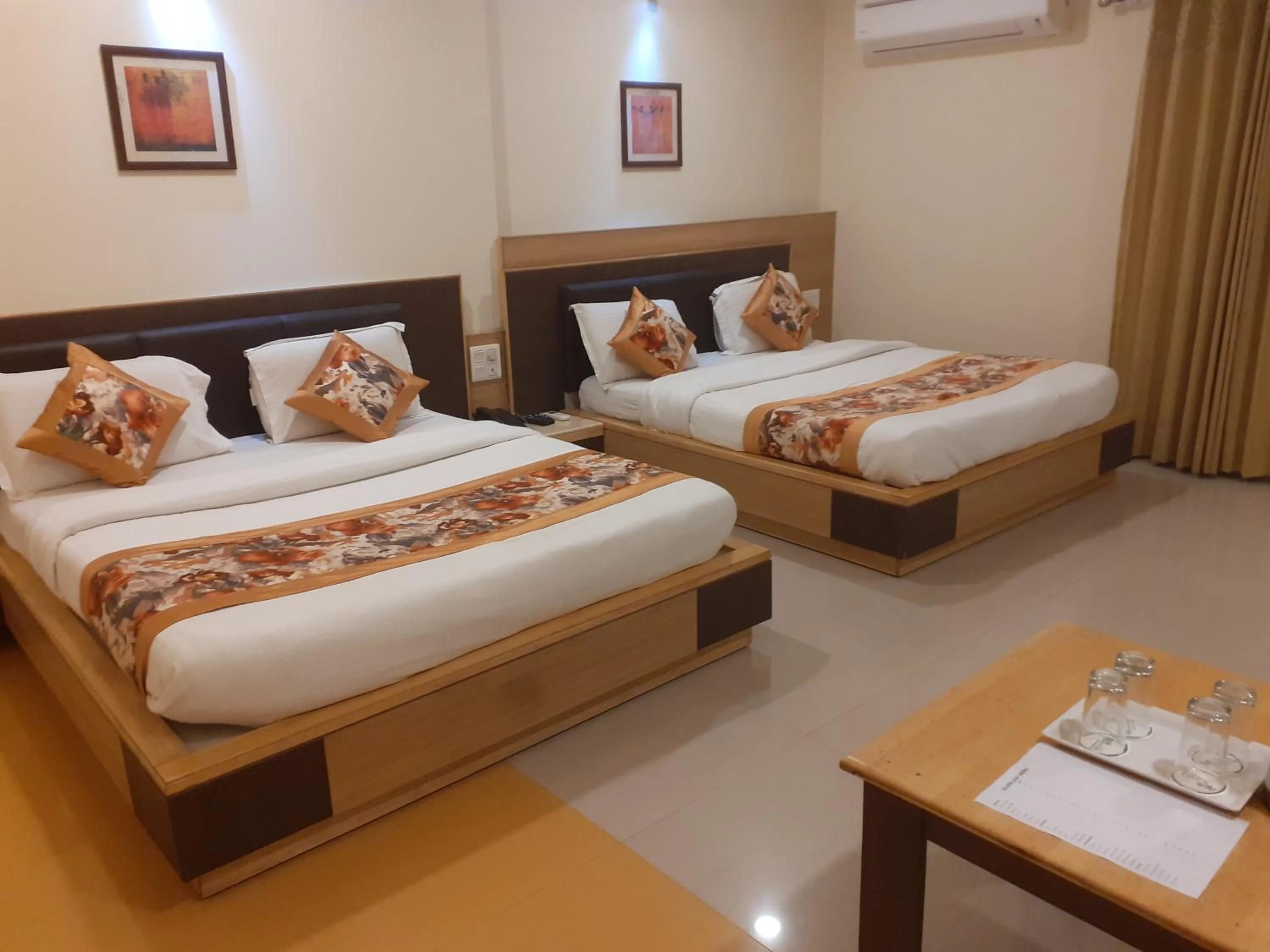 Bed in Hotel Silver Oak