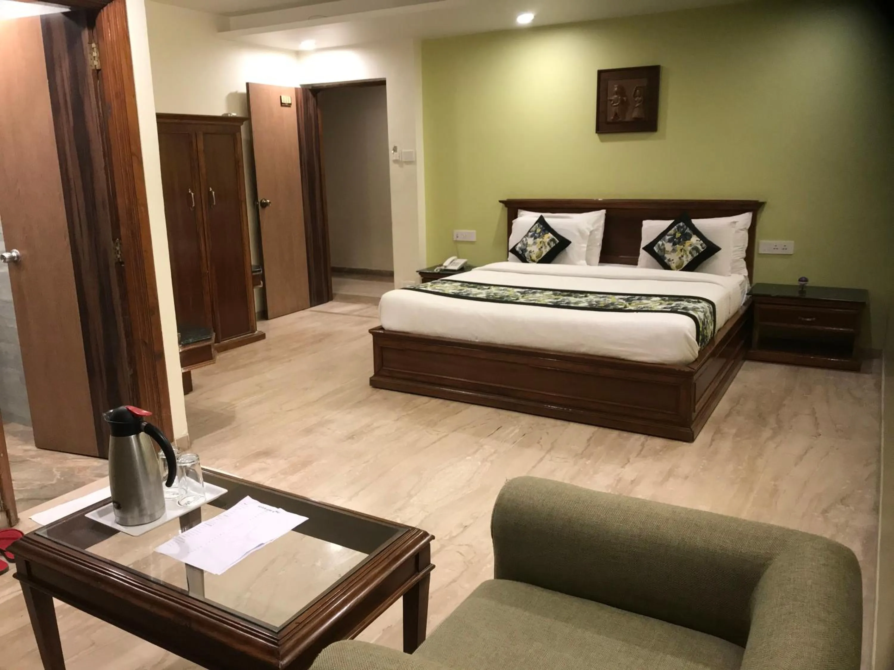 Photo of the whole room in Hotel Silver Oak