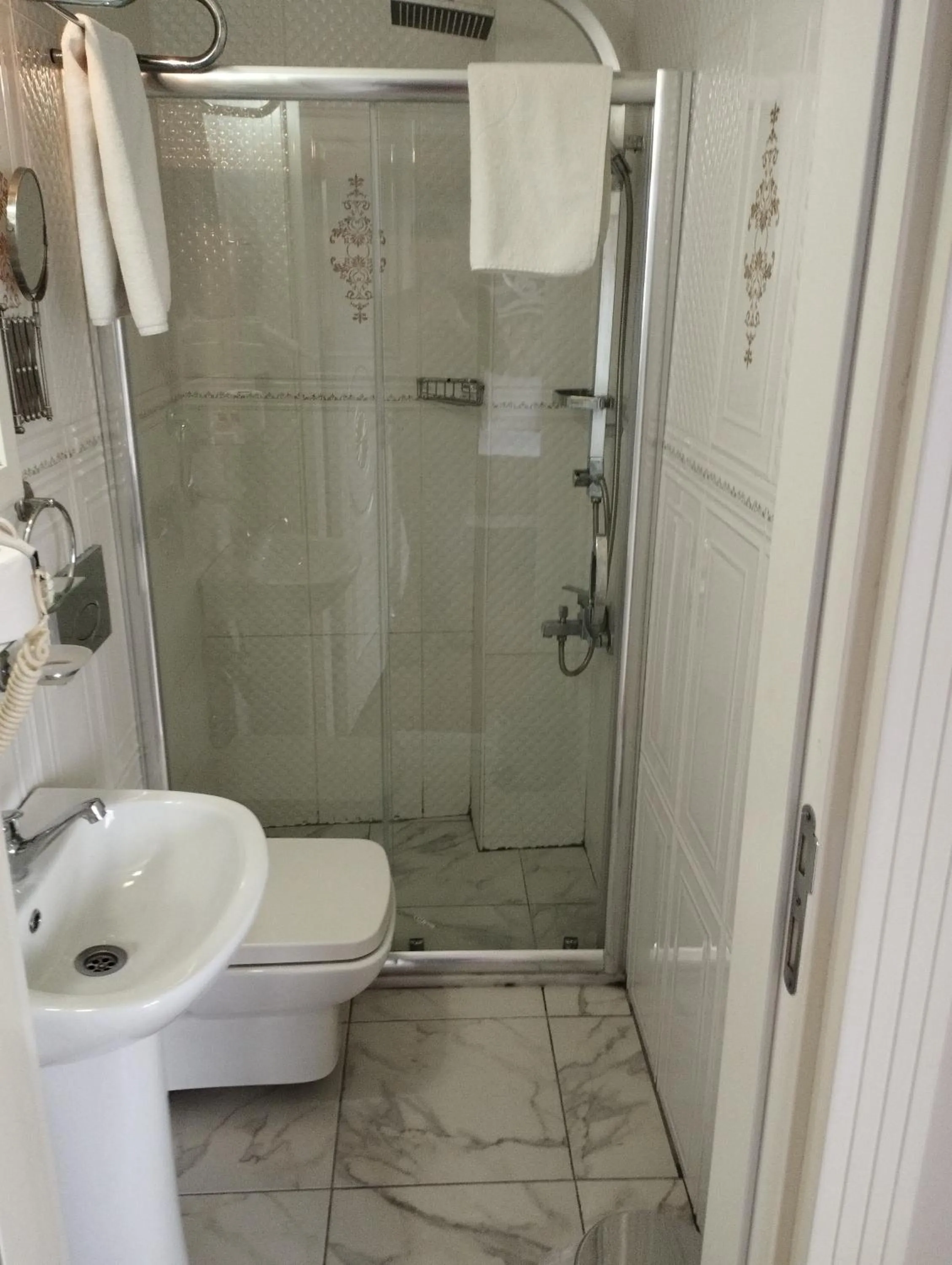 Shower in Gulhane Garden Hotel