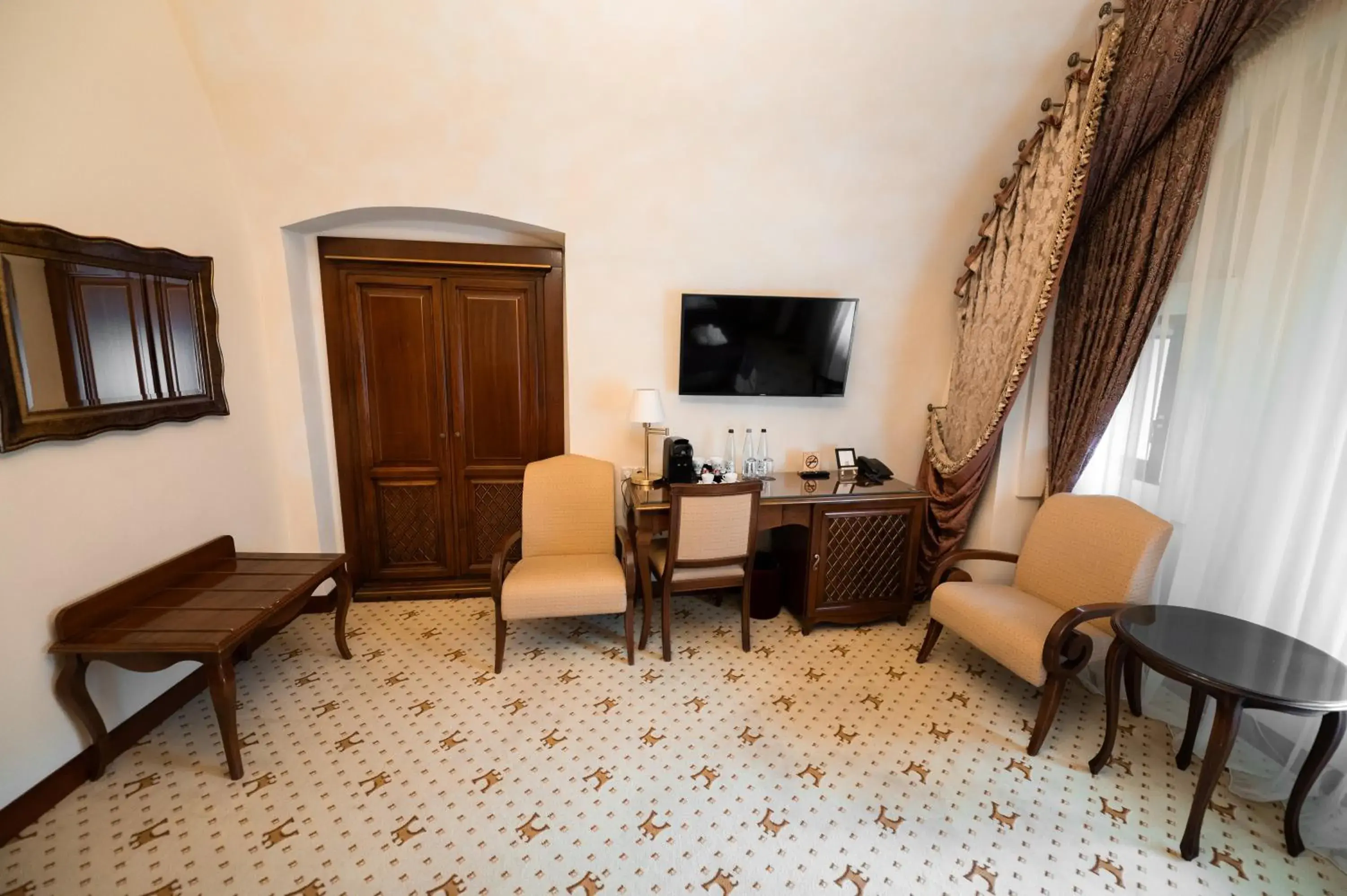 Superior Double Room in Citadel Inn Gastro Boutique Hotel - Готель Цитадель Львів Superior Double Room in Citadel Inn Gastro Boutique Hotel - Готель Цитадель Львів