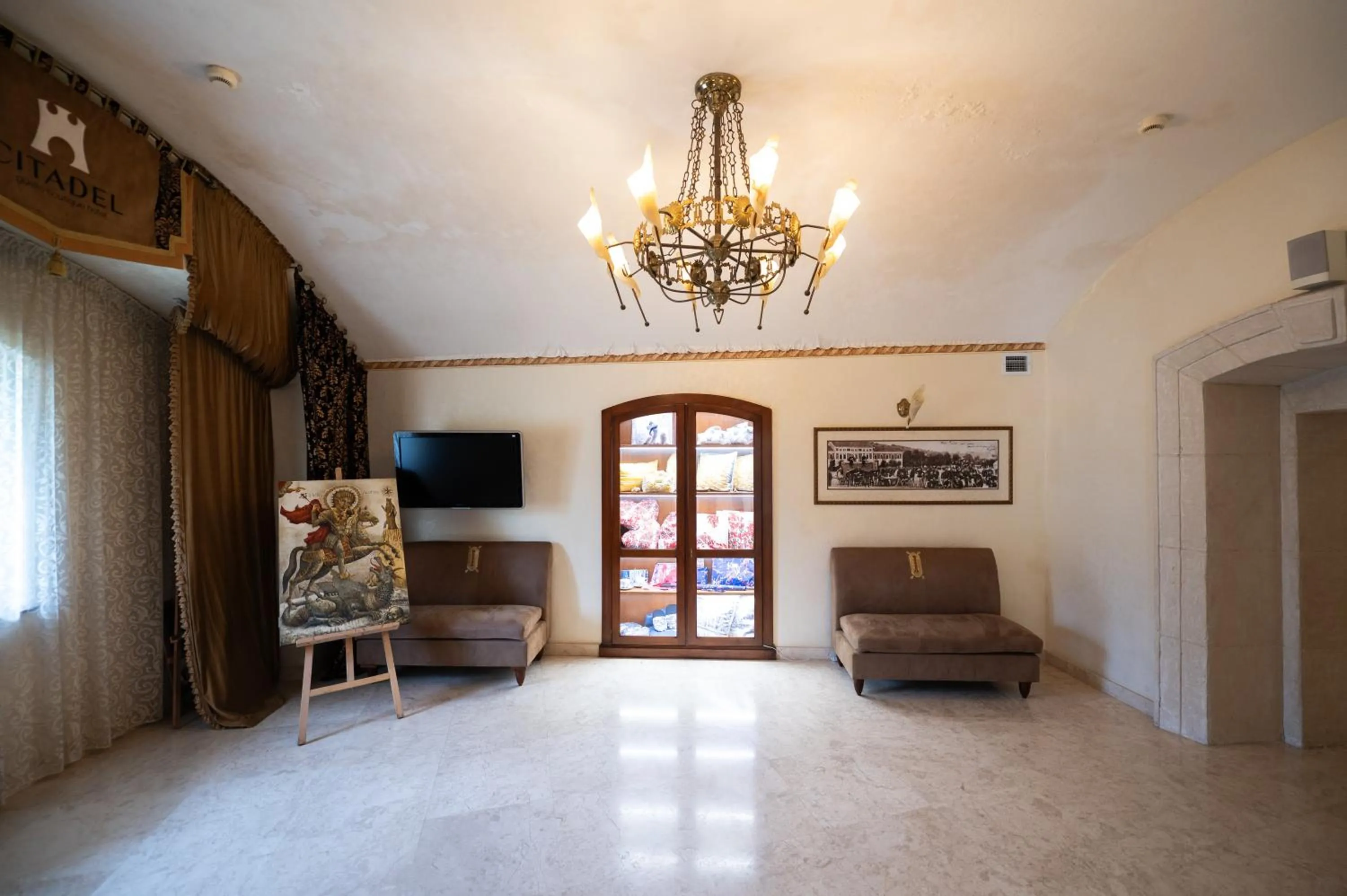 Library in Citadel Inn Gastro Boutique Hotel - Готель Цитадель Львів