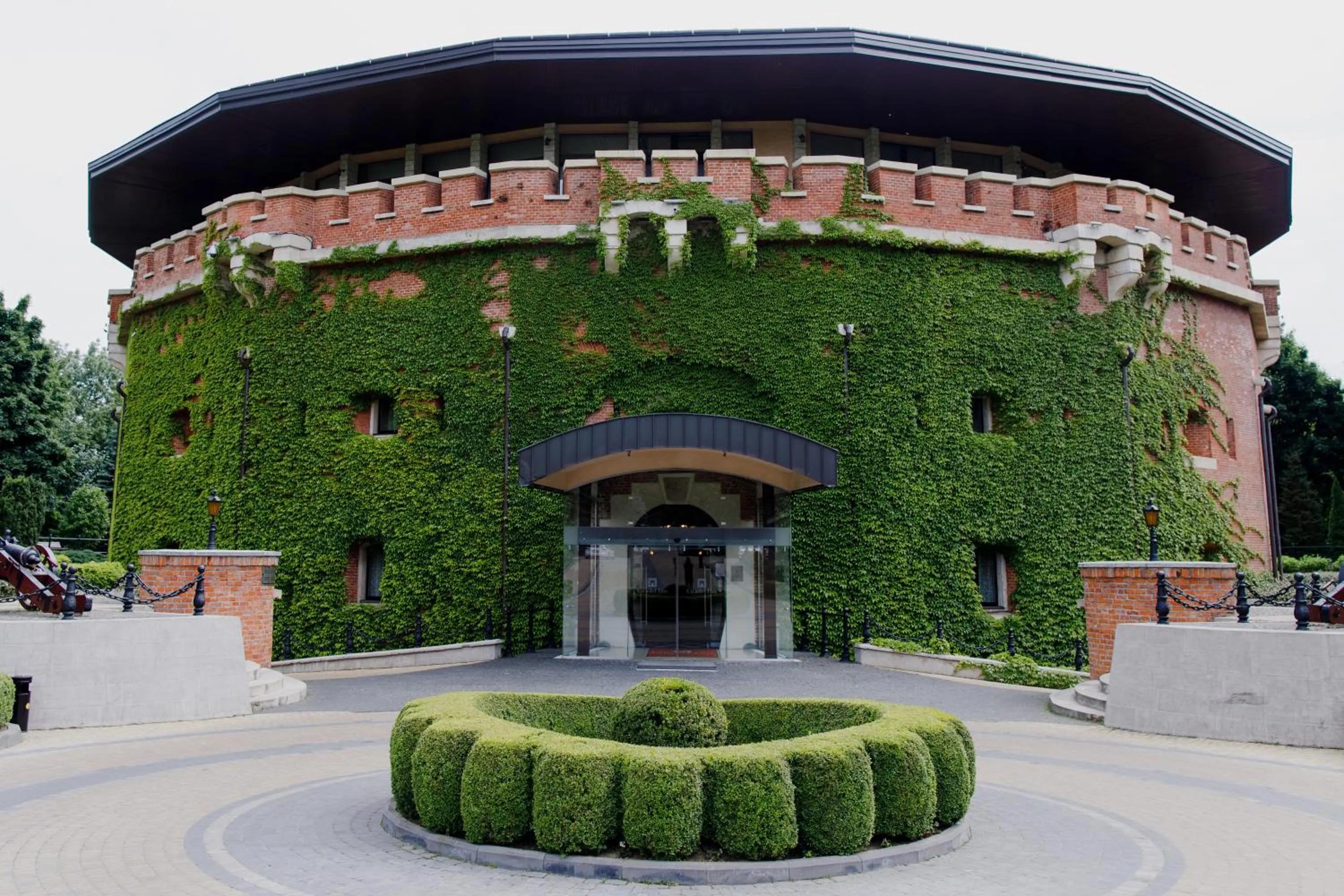 Property building in Citadel Inn Gastro Boutique Hotel - Готель Цитадель Львів