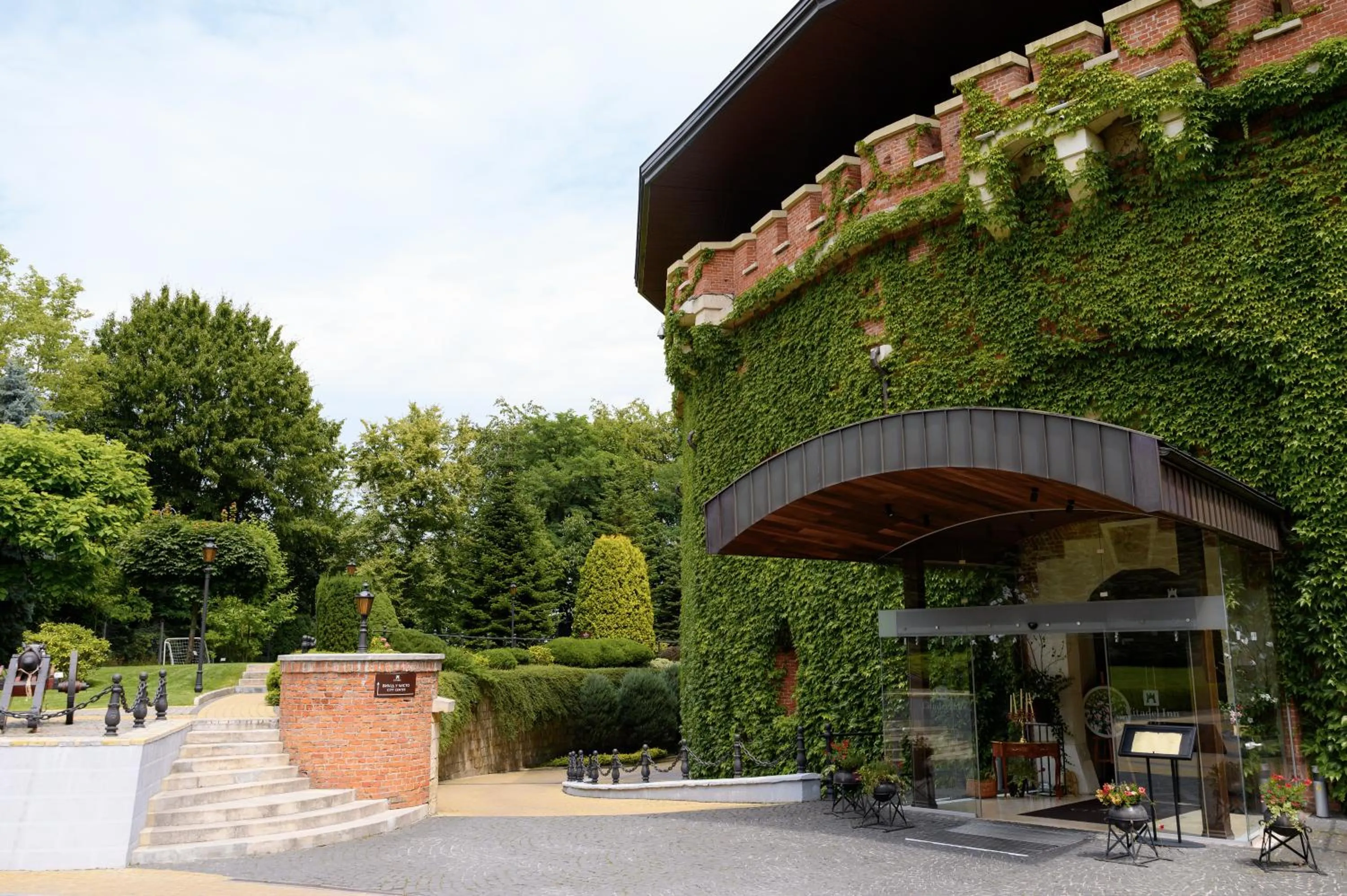 Property building in Citadel Inn Gastro Boutique Hotel - Готель Цитадель Львів