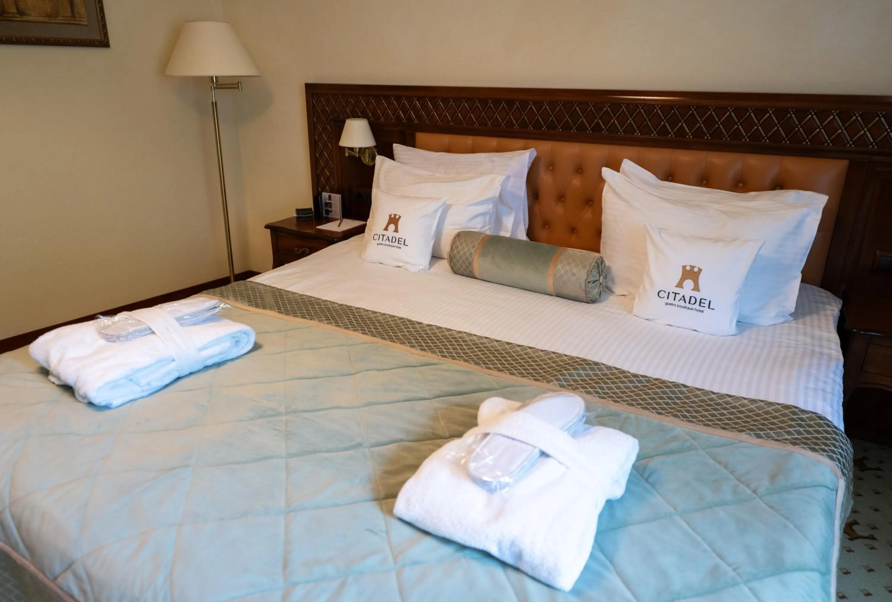 Bed in Citadel Inn Gastro Boutique Hotel - Готель Цитадель Львів