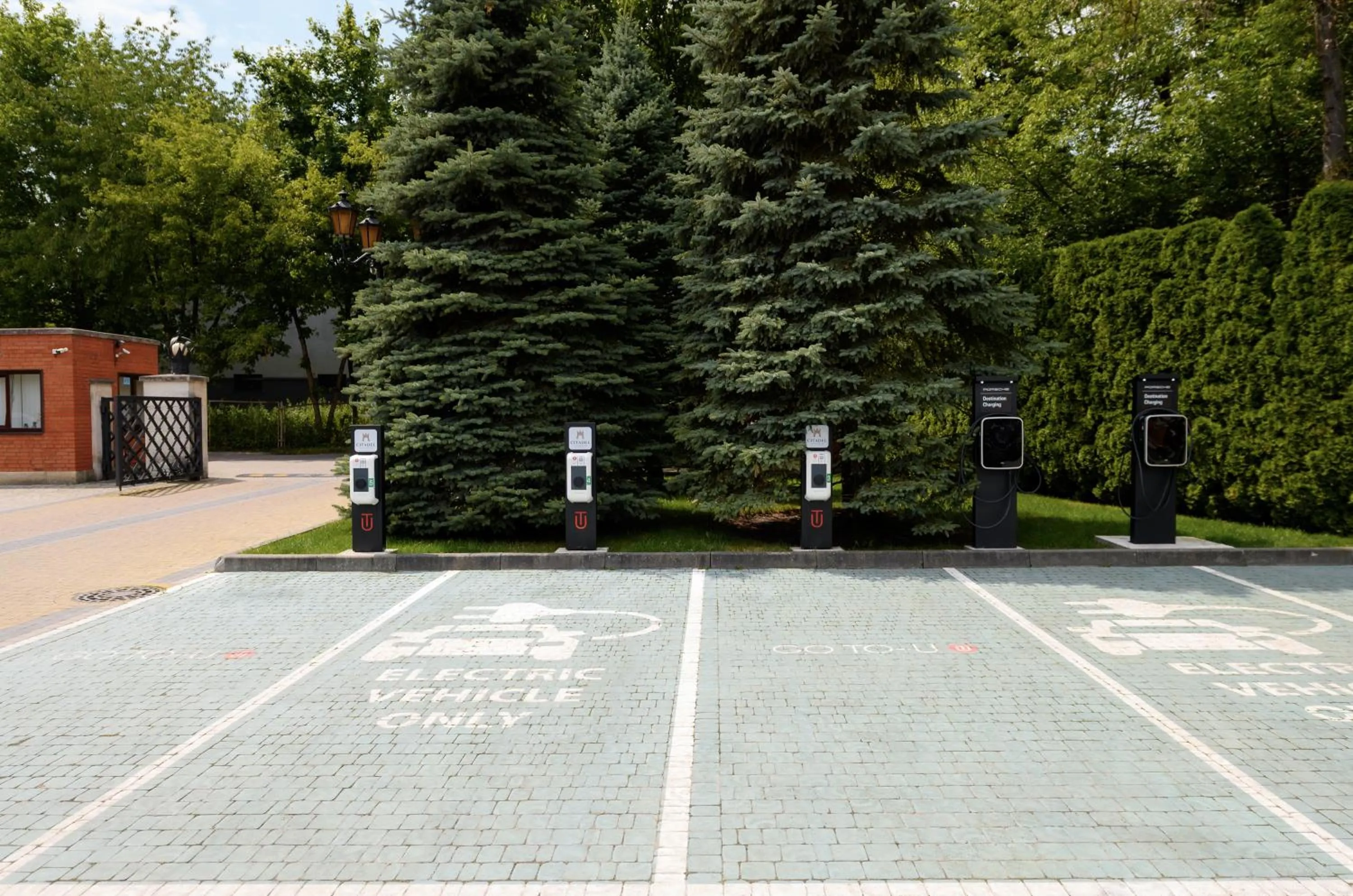 Parking in Citadel Inn Gastro Boutique Hotel - Готель Цитадель Львів