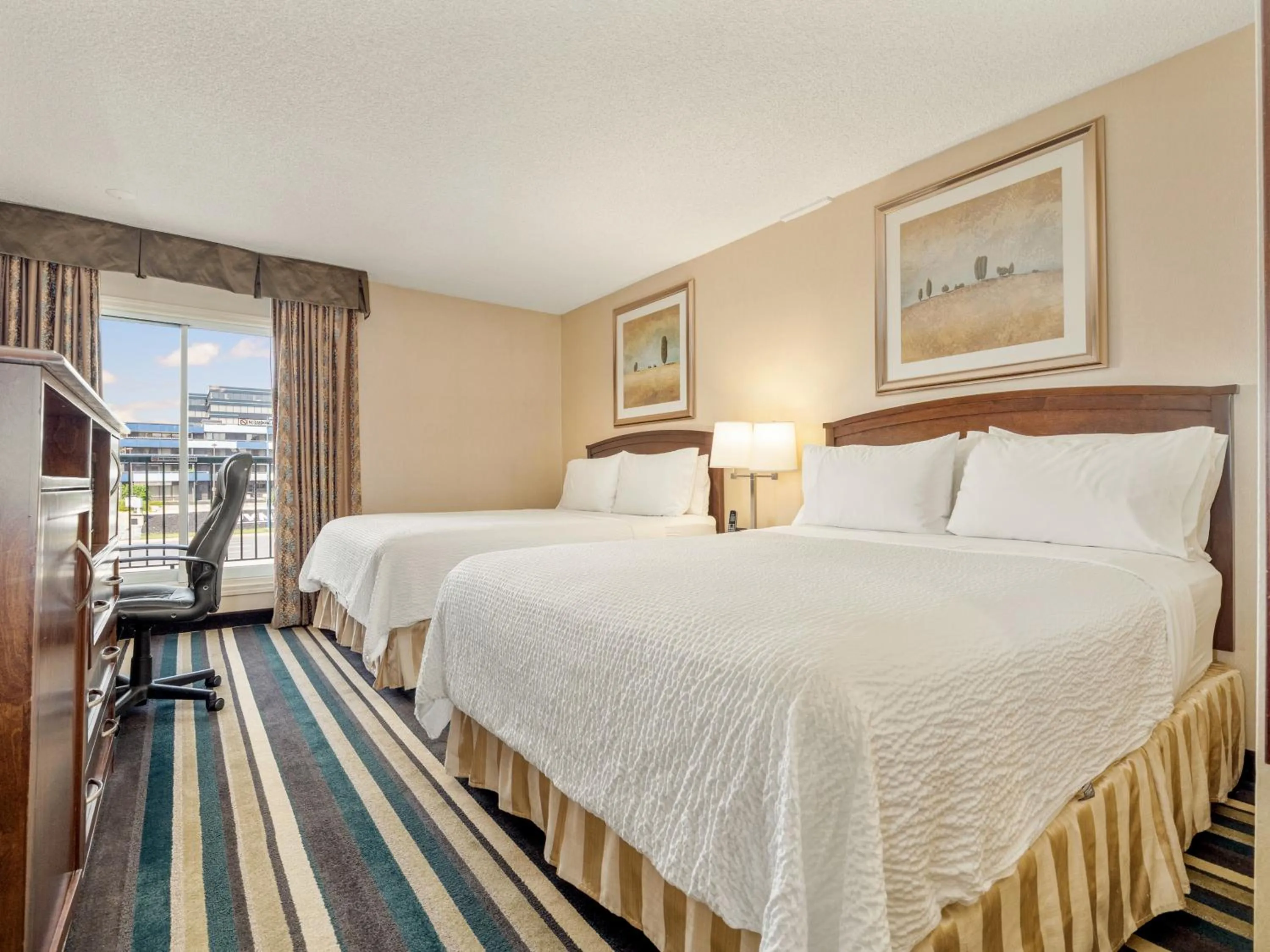 Bedroom, Bed in Holiday Inn Conference Centre Edmonton South by IHG