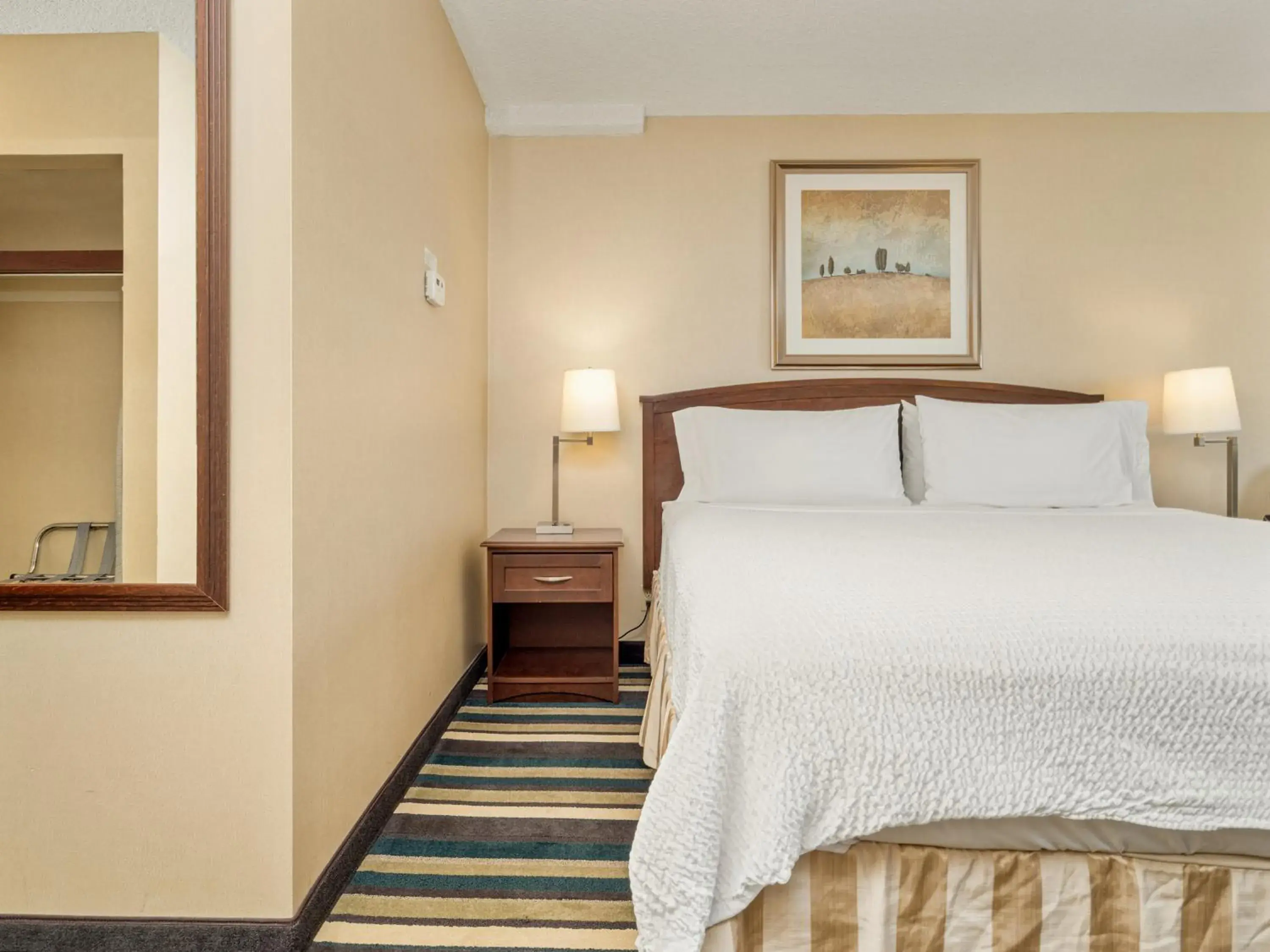 Bedroom, Bed in Holiday Inn Conference Centre Edmonton South by IHG Bedroom, Bed in Holiday Inn Conference Centre Edmonton South by IHG