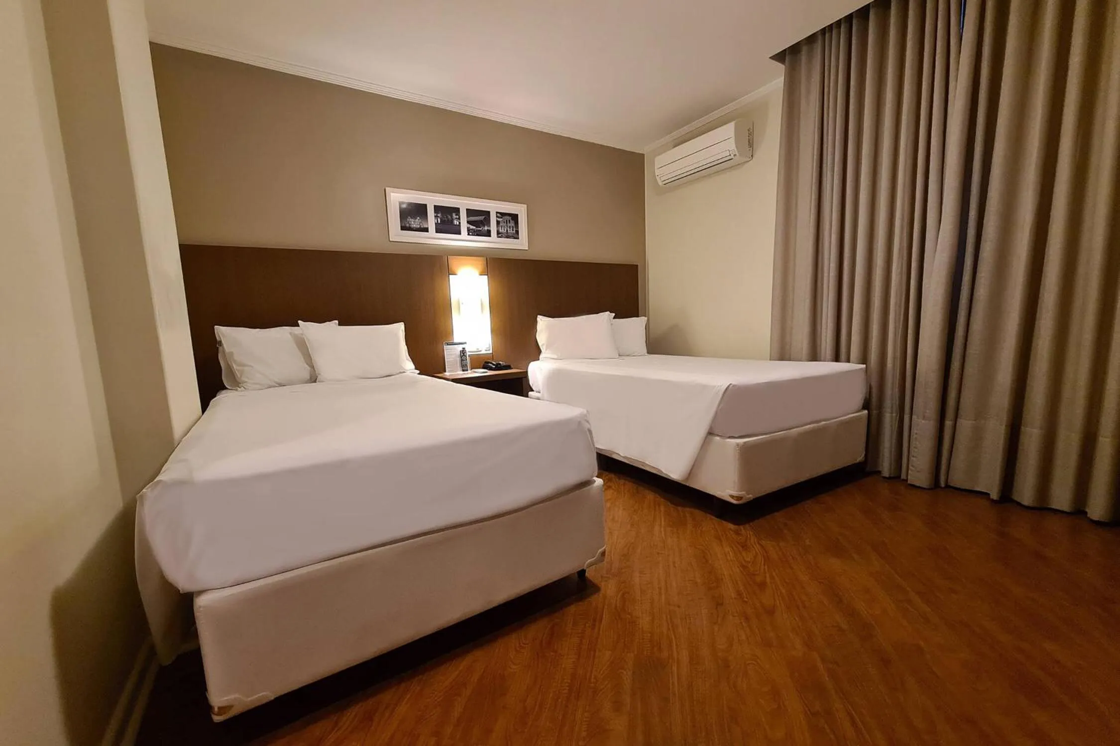 Bed in Hotel Deville Curitiba