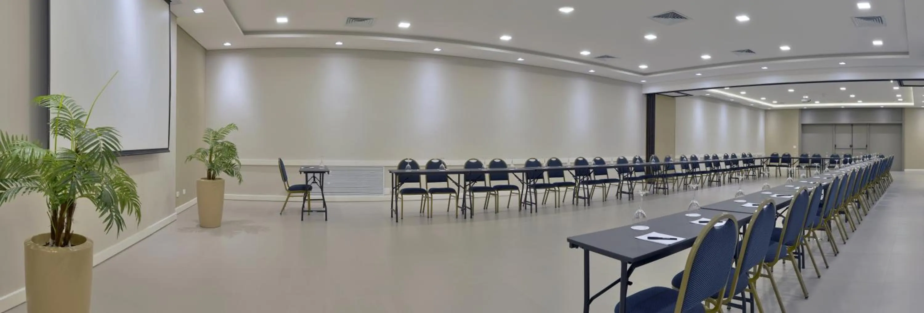 Meeting/conference room in Hotel Deville Curitiba