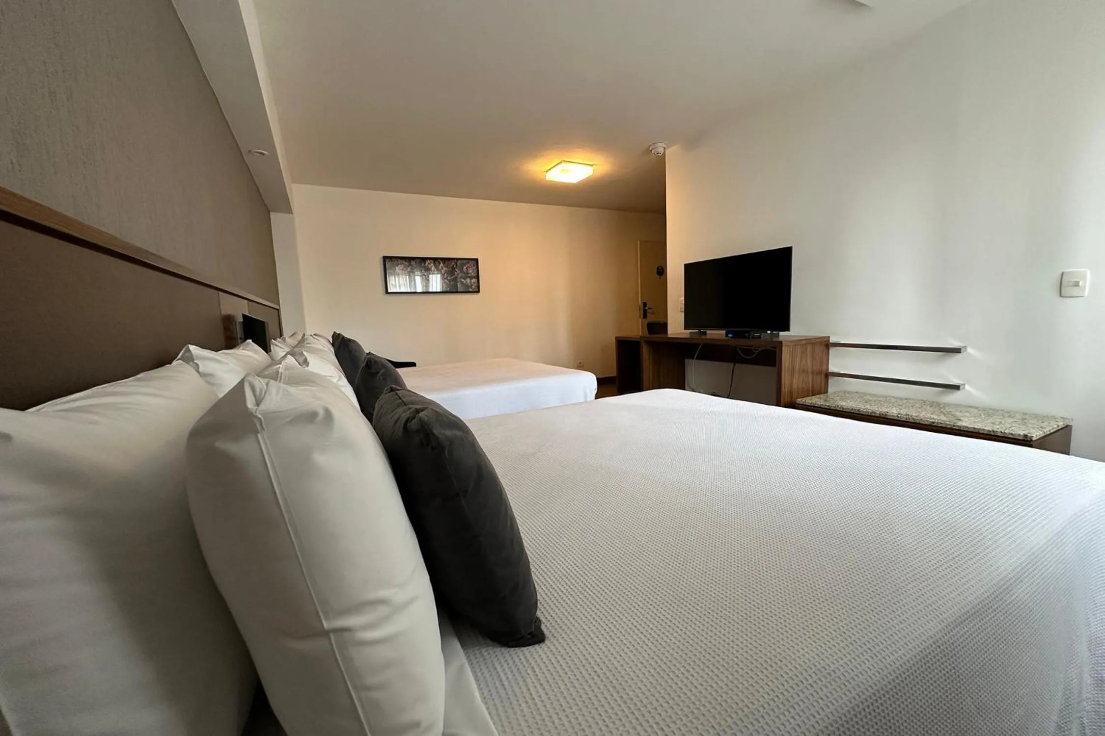 Bed in Hotel Deville Curitiba