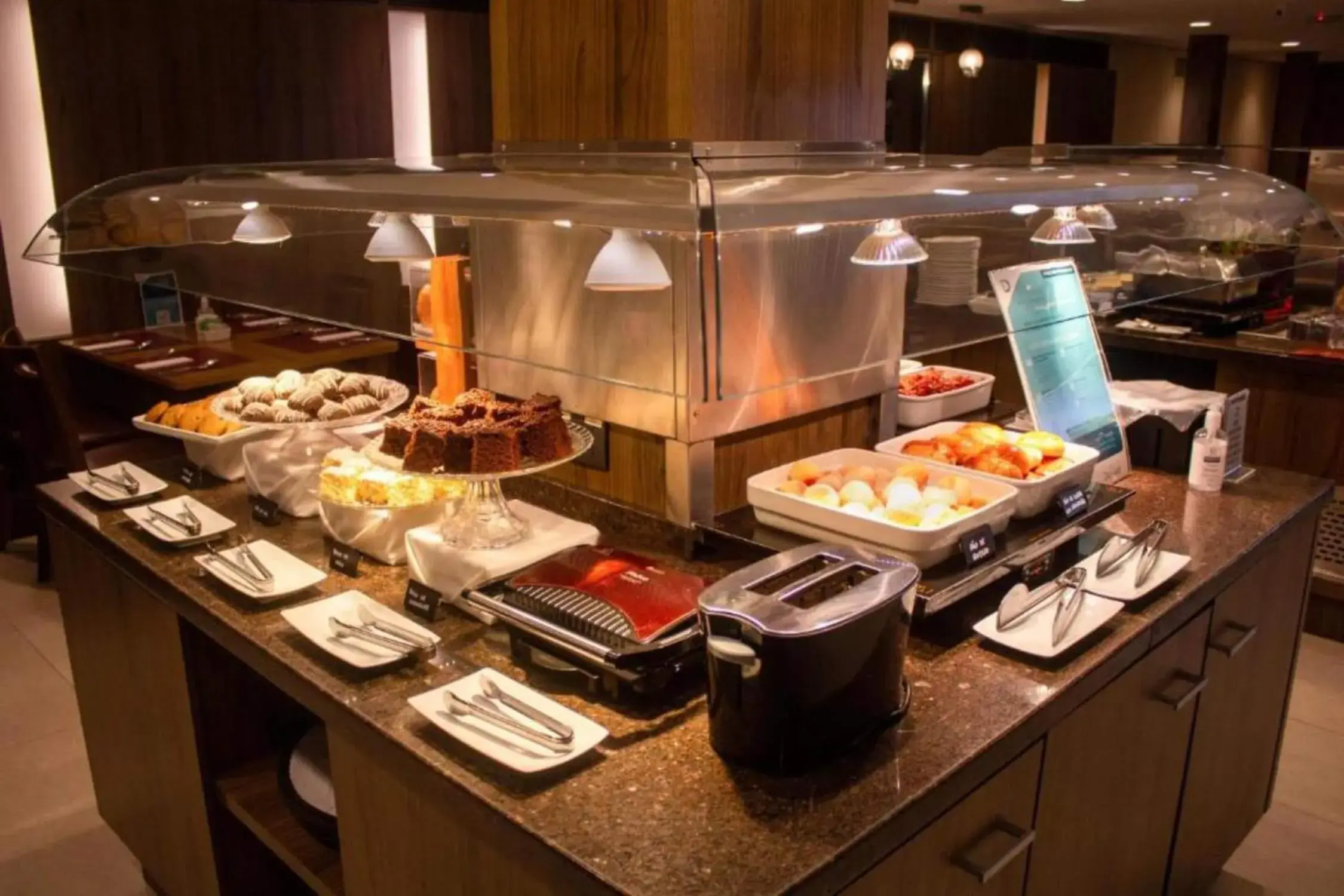 Restaurant/places to eat in Hotel Deville Curitiba Restaurant/places to eat in Hotel Deville Curitiba