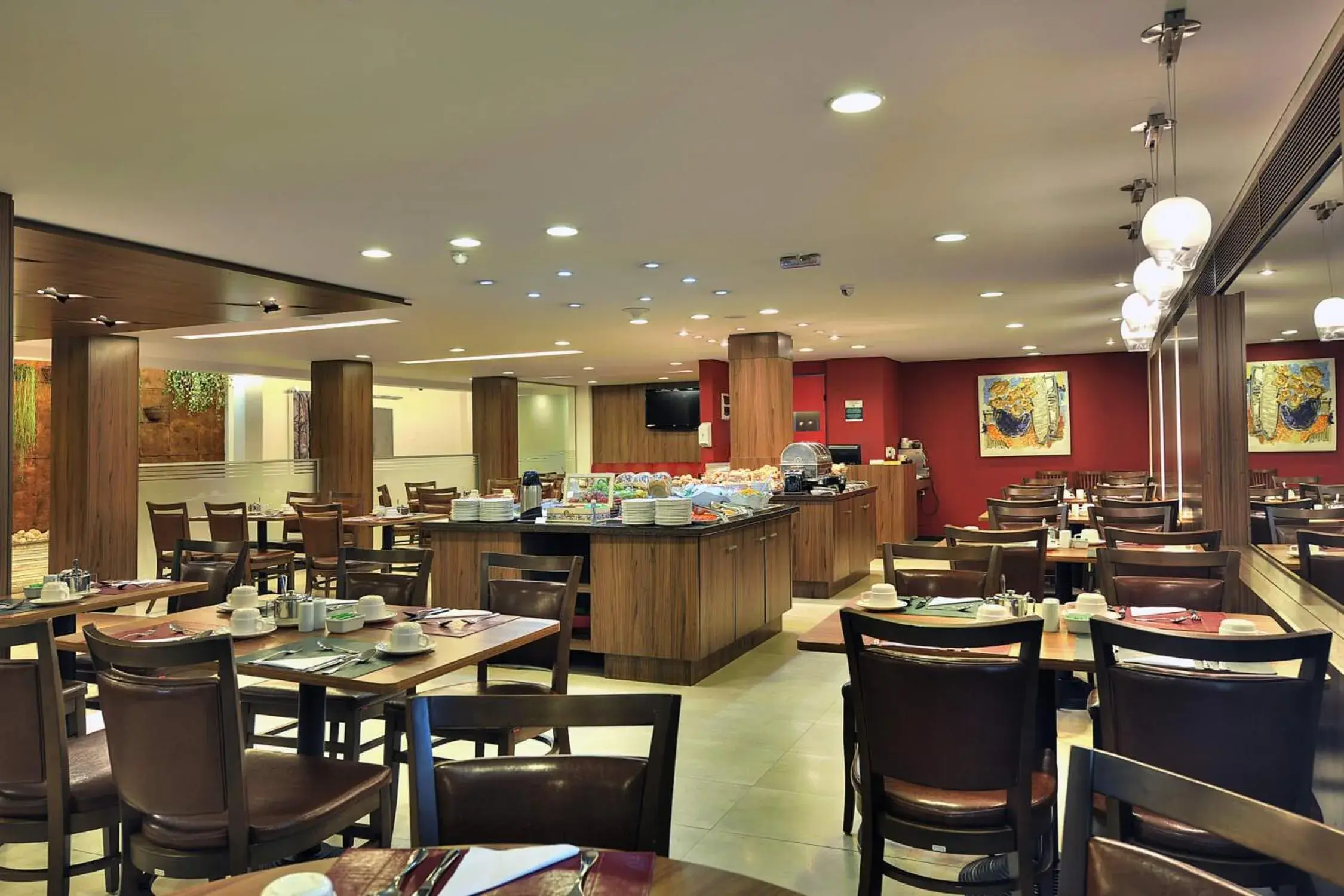 Restaurant/places to eat in Hotel Deville Curitiba Restaurant/places to eat in Hotel Deville Curitiba