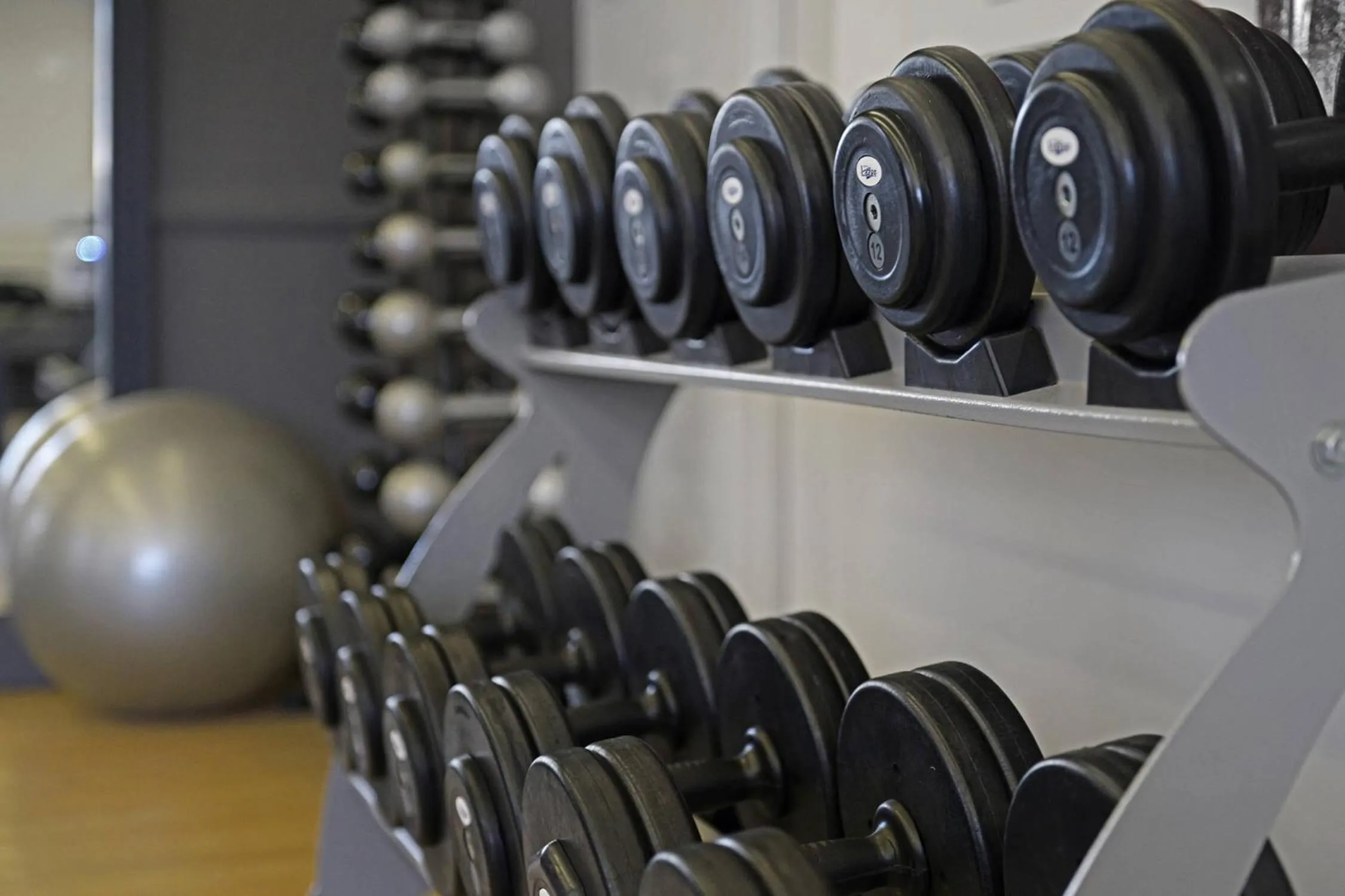 Fitness centre/facilities in Hotel Deville Curitiba