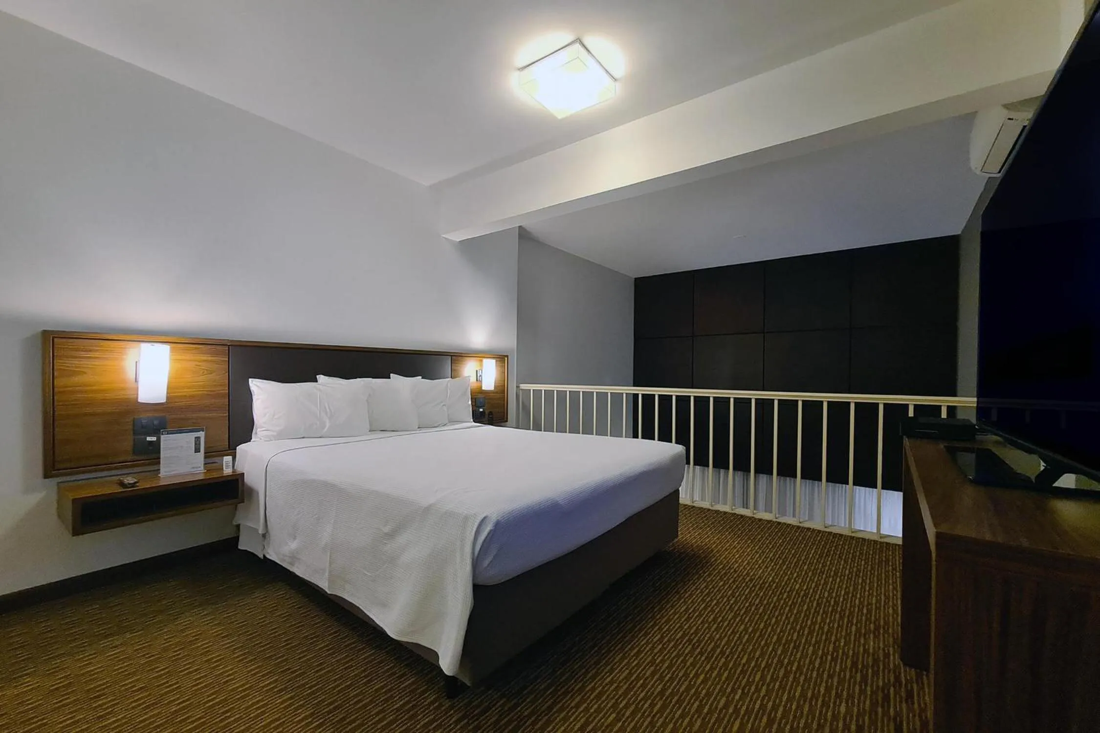 Bed in Hotel Deville Curitiba