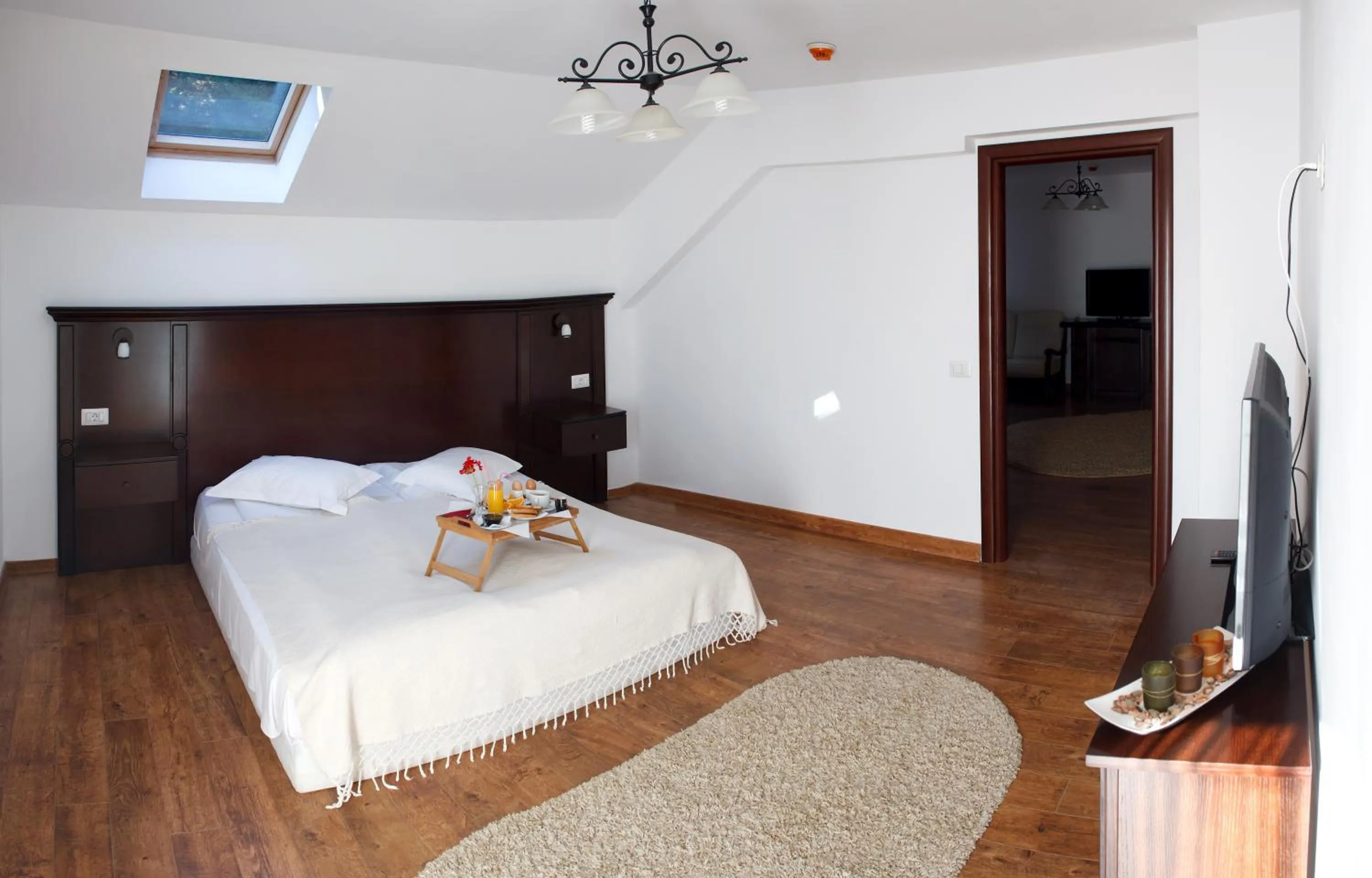 Bed in Pension Perla Bucovinei