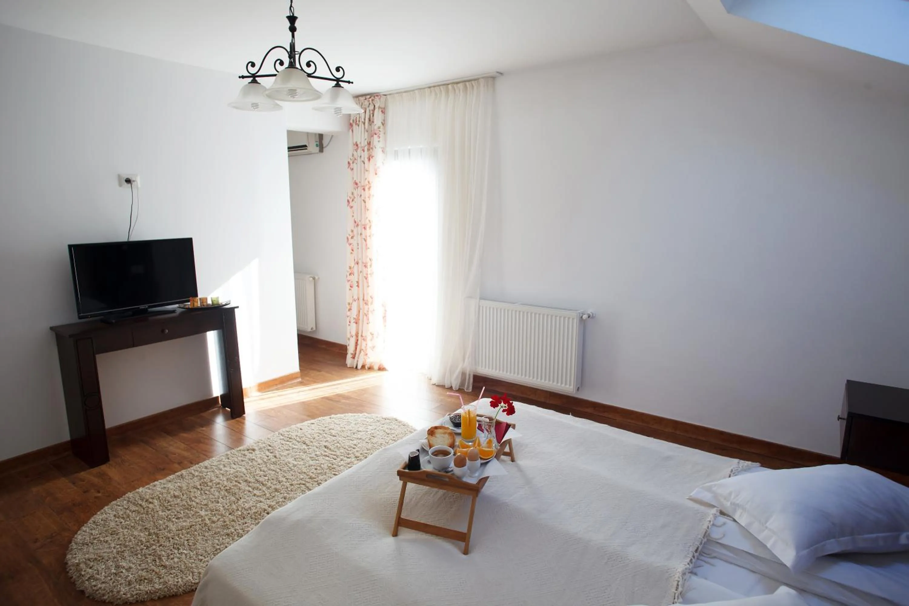 Bed in Pension Perla Bucovinei