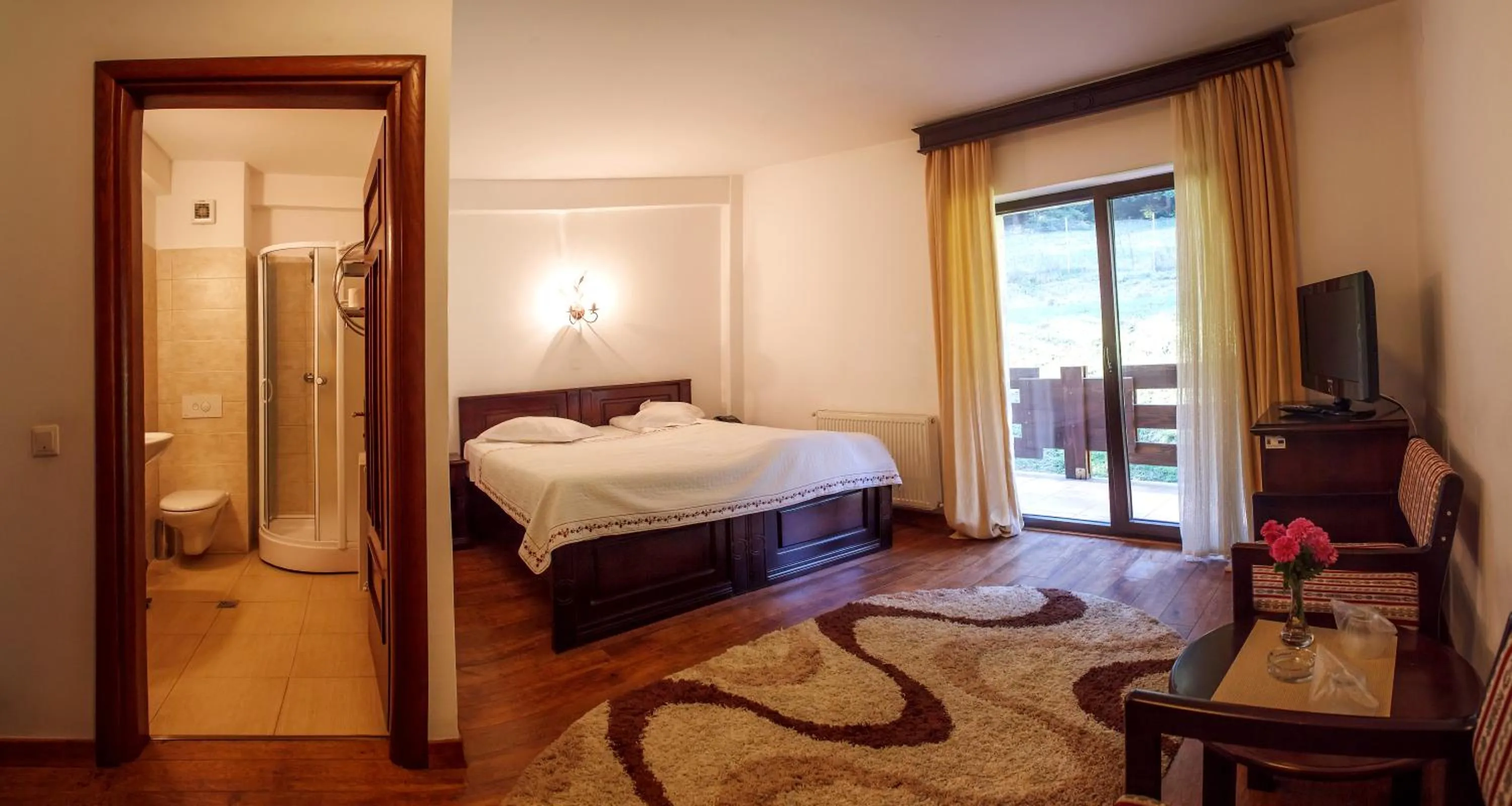 Photo of the whole room, Bed in Pension Perla Bucovinei